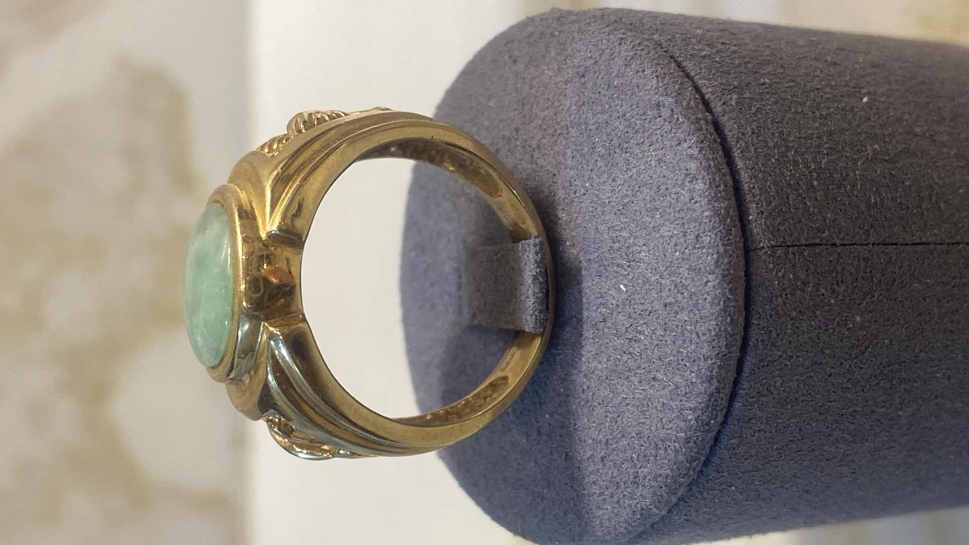Photo 1 of MENS 14K STAMPED GOLD RING WITH OVAL JADE CABOCHON SIZE 9  TOTAL WEIGHT 11 G JEWELRY
