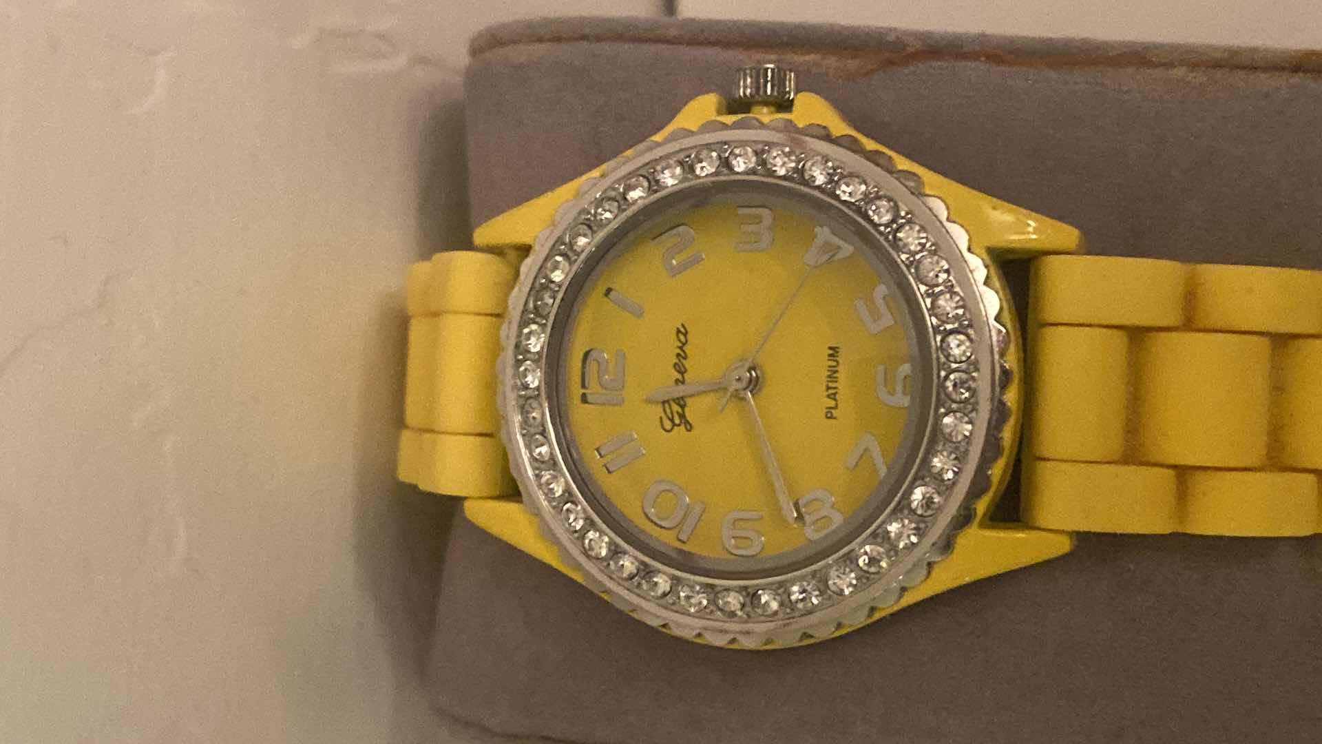 View 4 of WOMEN’S FASHION WATCHES (3)