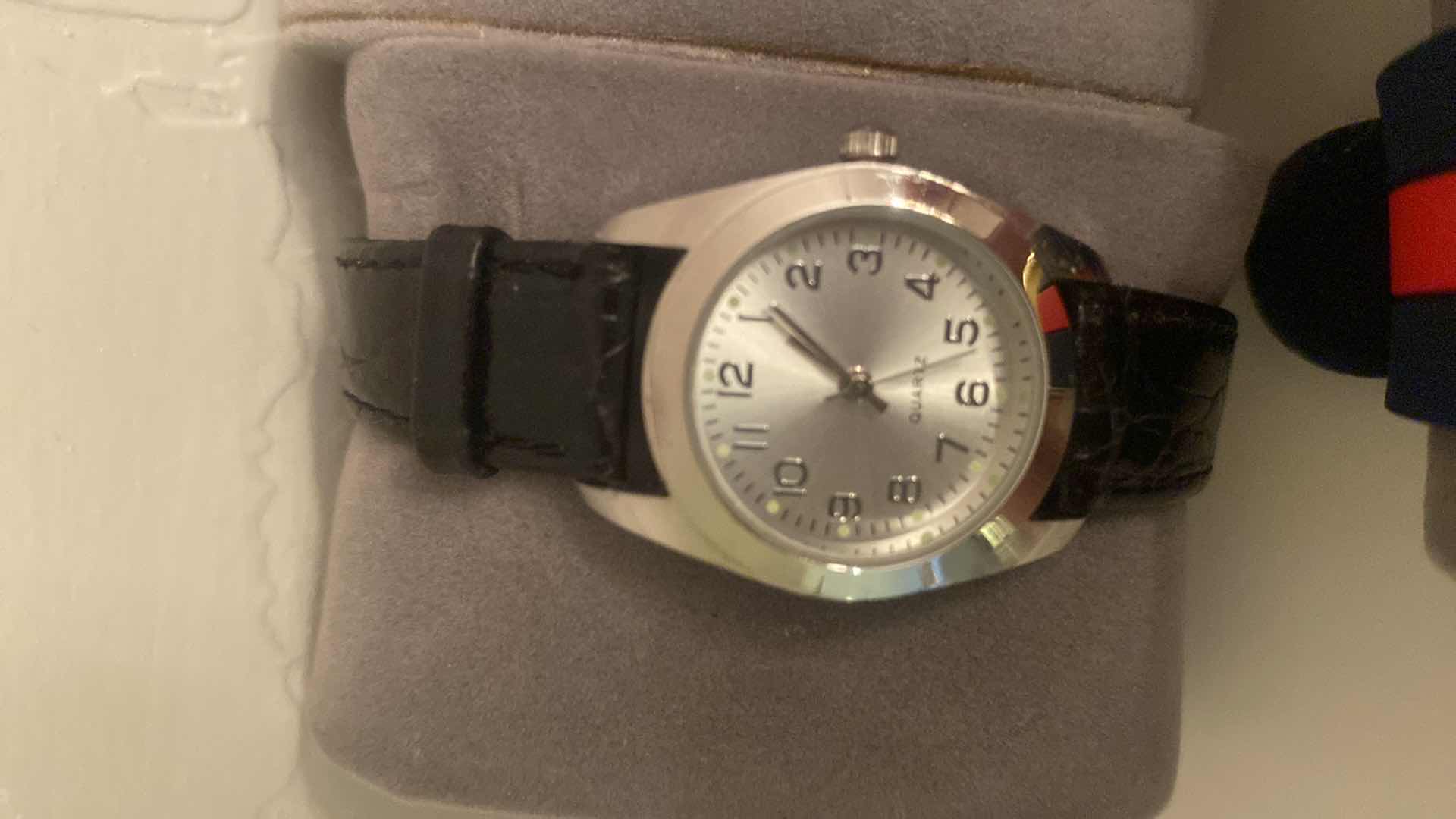 View 3 of WOMEN’S FASHION WATCHES (7)