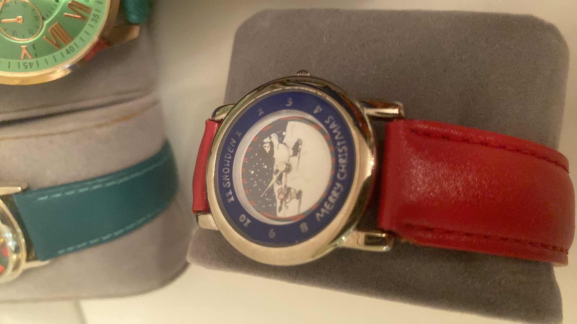 View 4 of WOMEN’S FASHION WATCHES (7)