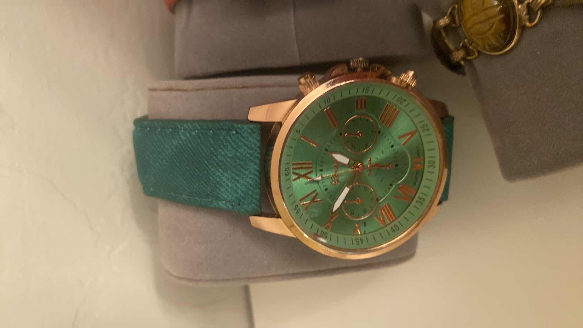 View 6 of WOMEN’S FASHION WATCHES (7)