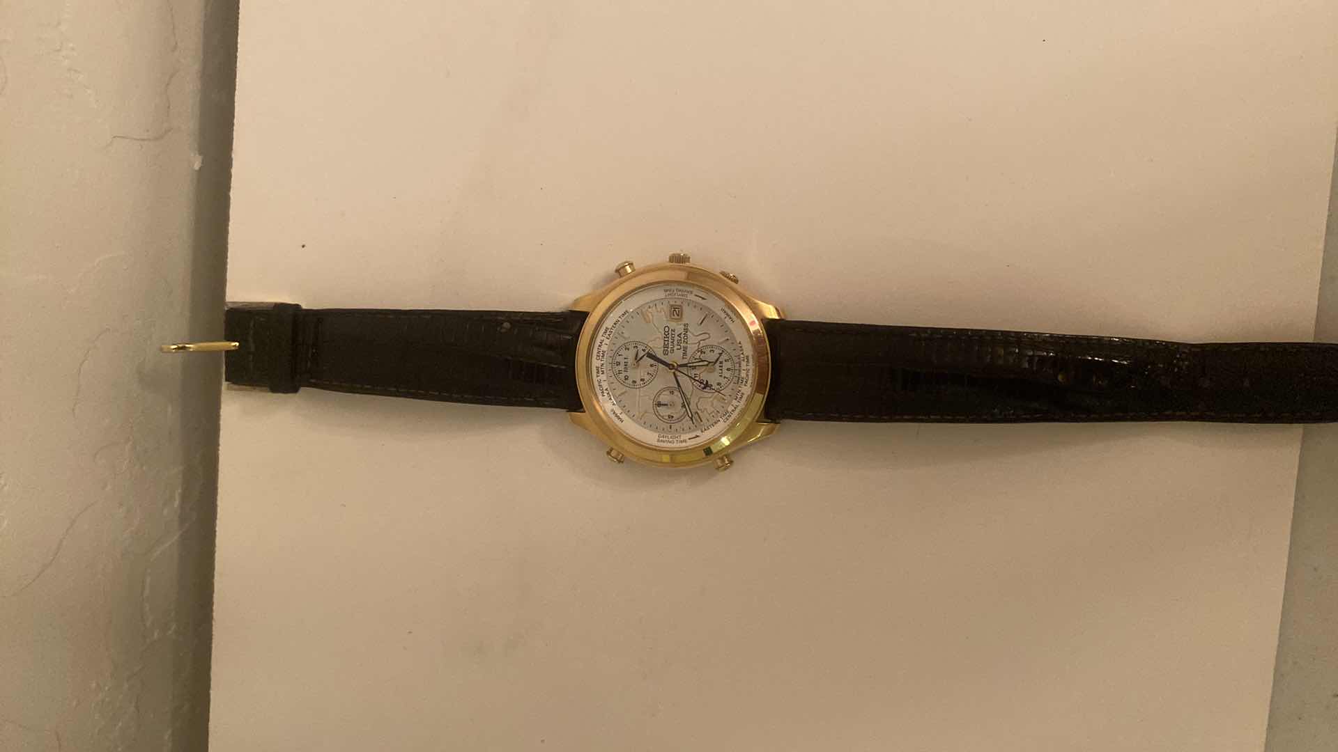 View 2 of VINTAGE 1990’s SEIKO 5250–6809 USA TIME ZONE PROGRAM ALARM QUARTZ WATCH