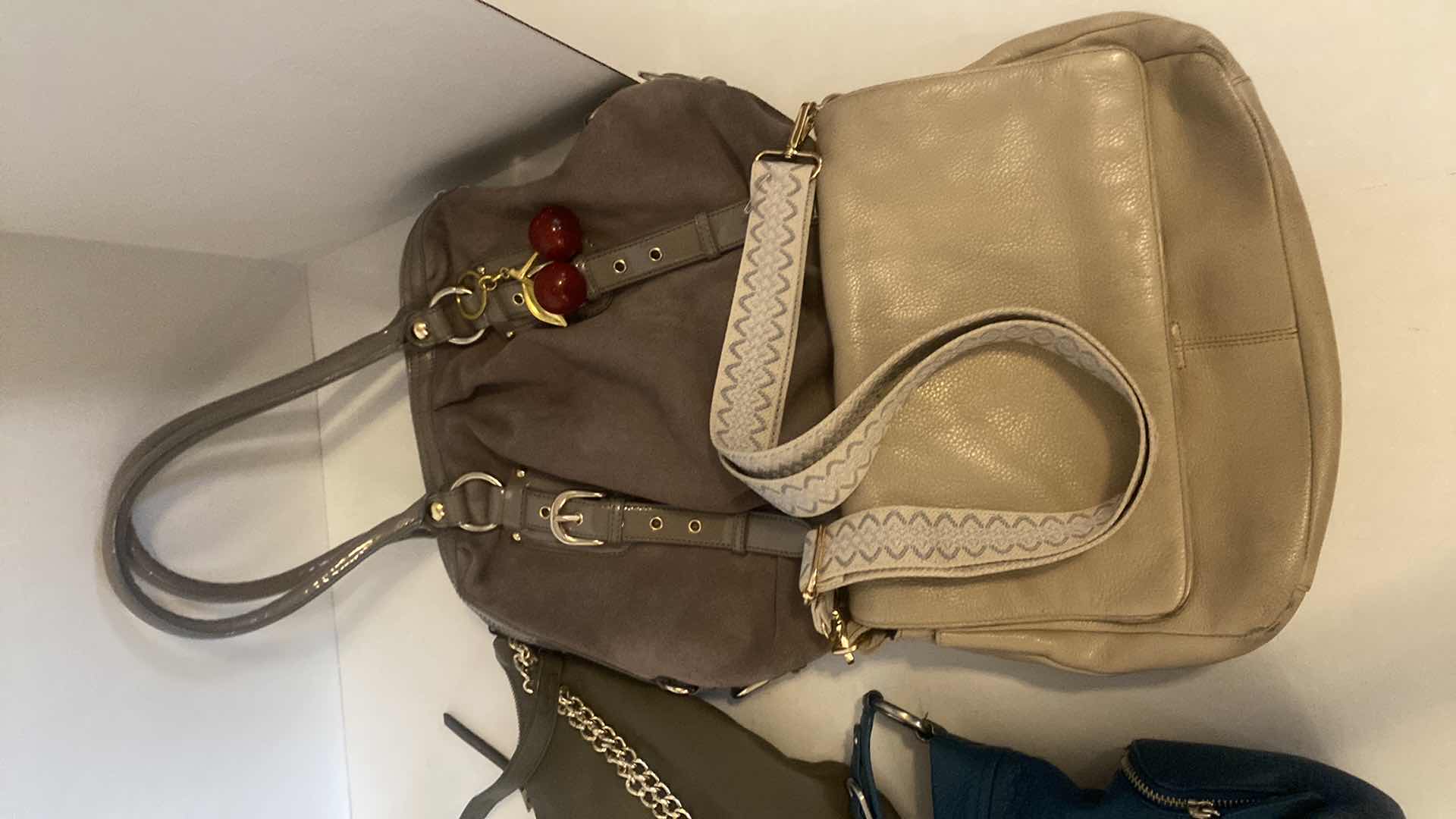 View 3 of WOMEN’S LEATHER HANDBAGS (4)