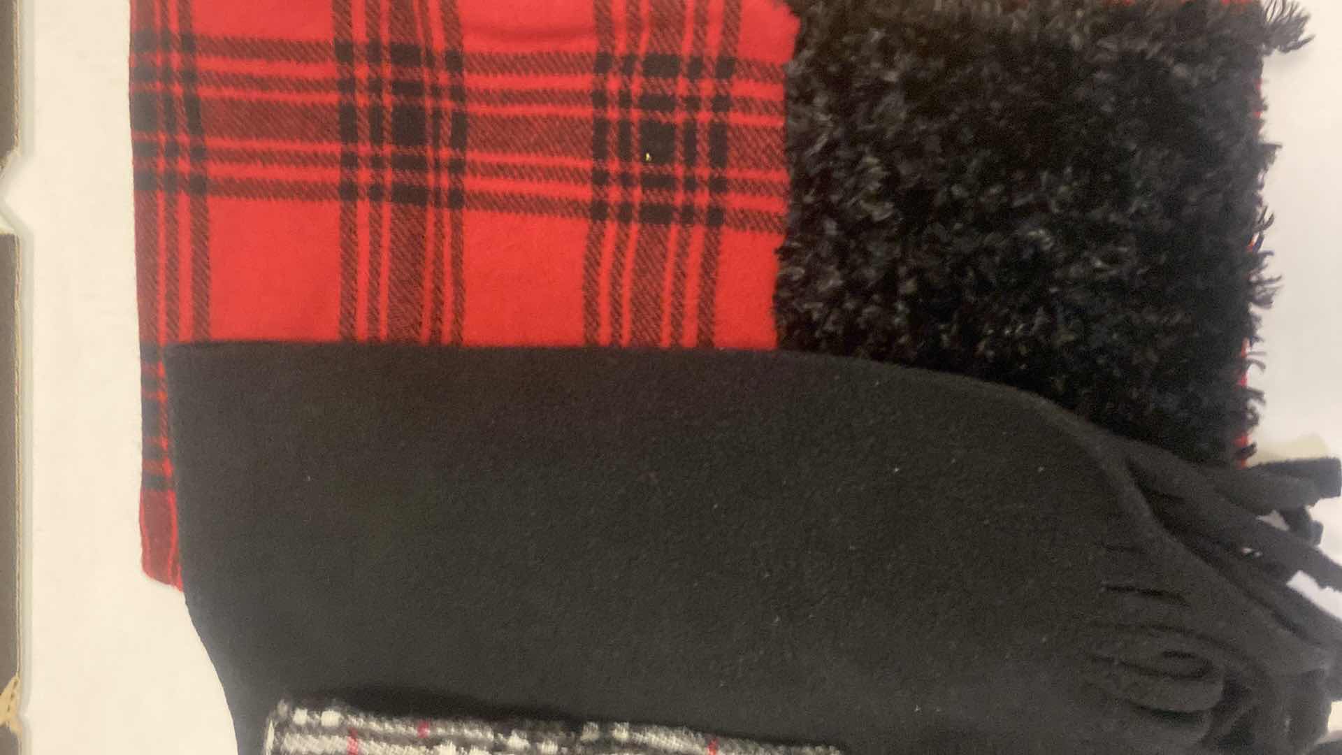 View 3 of WINTER SCARVES AND GLOVES (6)