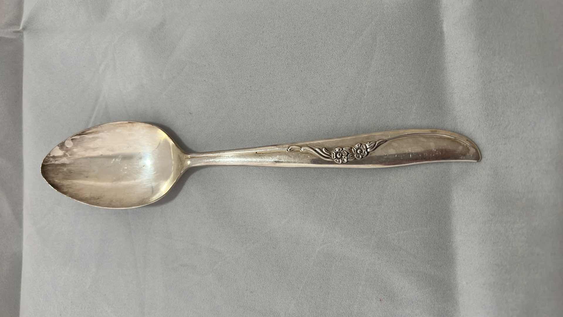 Photo 1 of VINTAGE 1958 ONEIDA W RODGERS SILVER PLATED FLATWARE SET IN BOX.  ROSEANNE STYLE. 26 PIECE SET