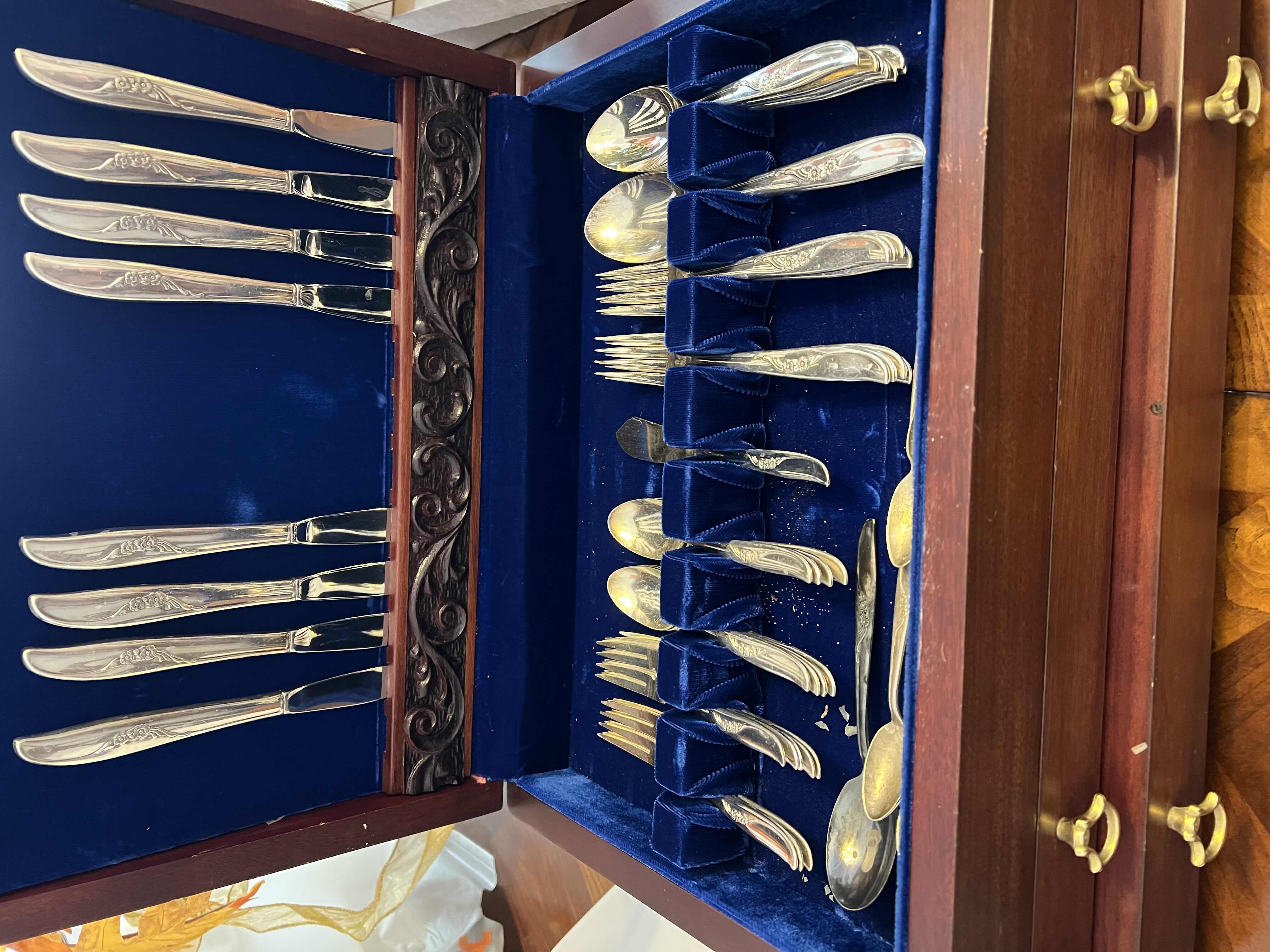 Photo 1 of VINTAGE 1958 ONEIDA W RODGERS SILVER PLATED FLATWARE SET IN BOX.  ROSEANNE STYLE. 26 PIECE SET