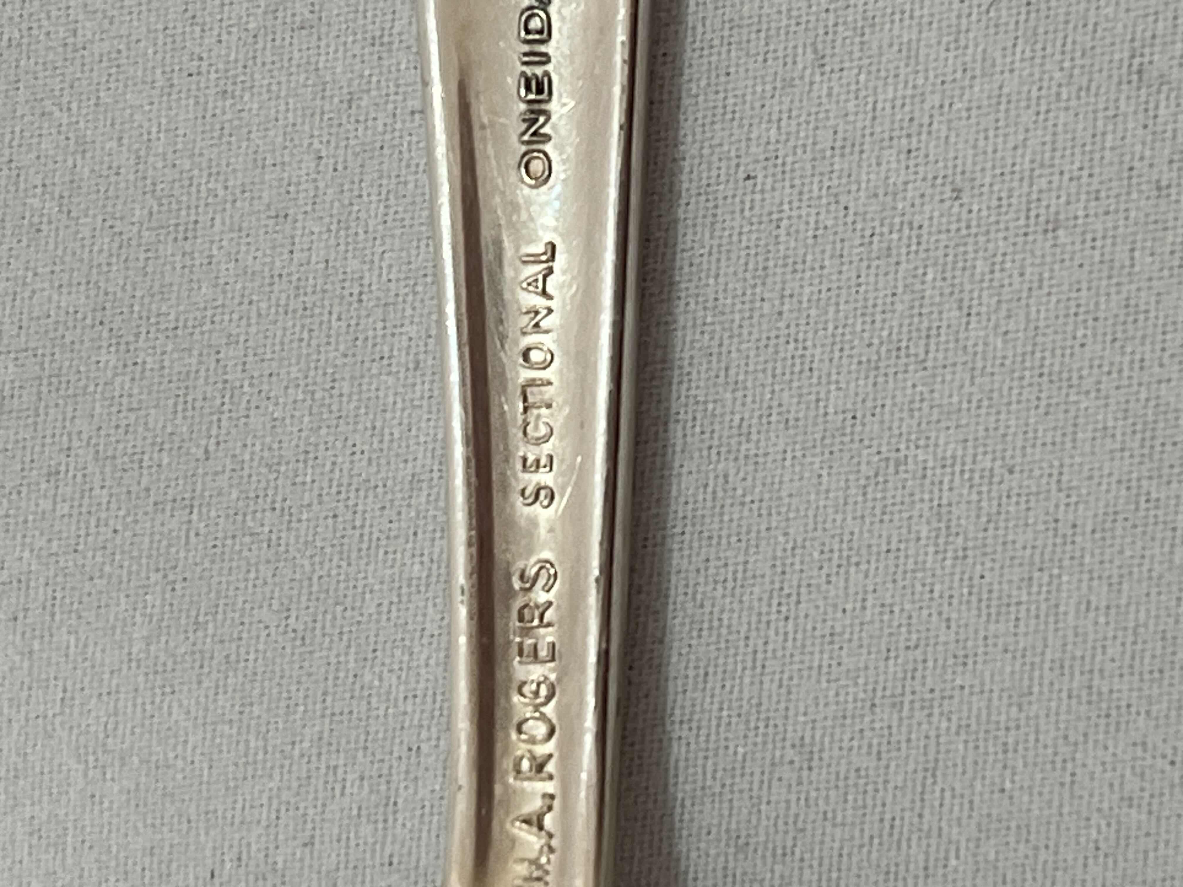 Photo 1 of VINTAGE 1958 ONEIDA W RODGERS SILVER PLATED FLATWARE SET IN BOX.  ROSEANNE STYLE. 26 PIECE SET