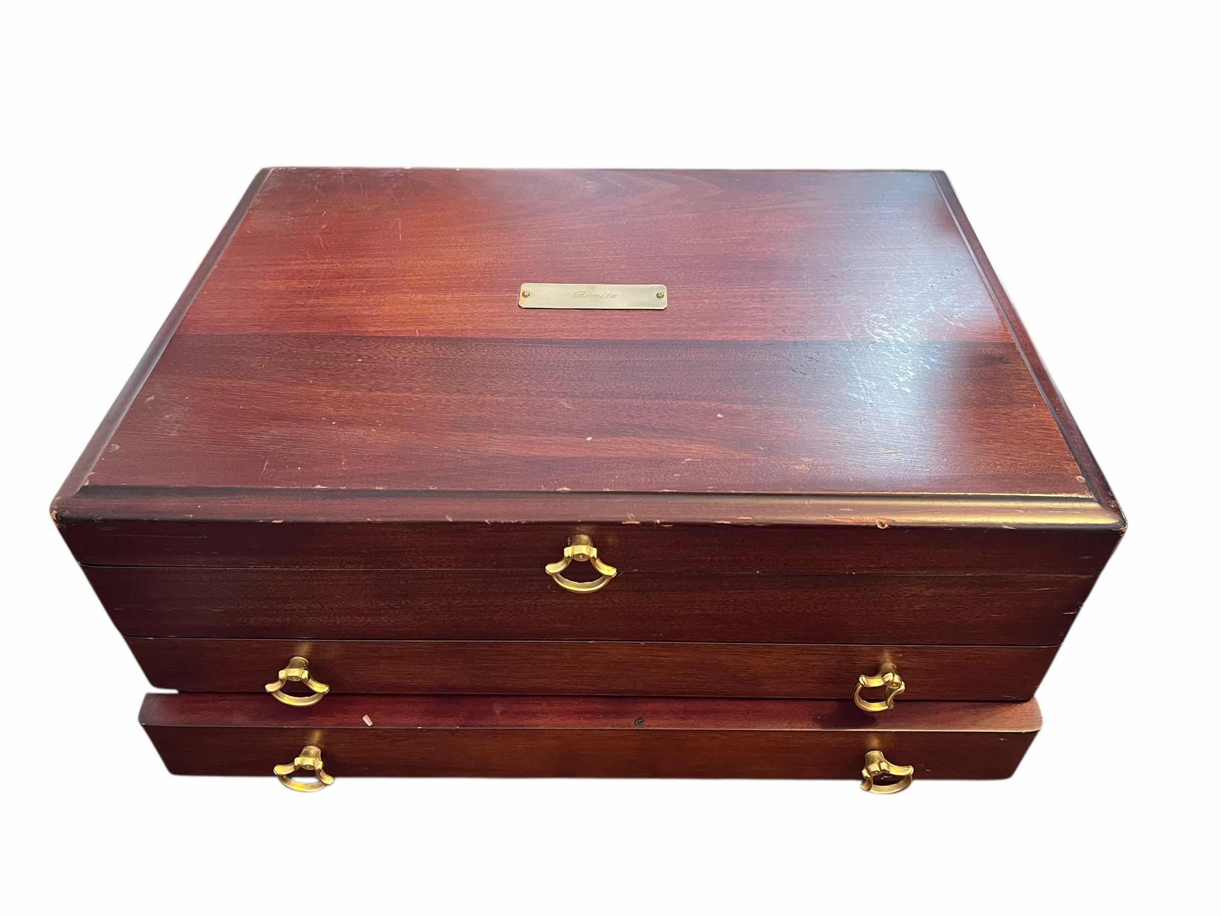 Photo 1 of VINTAGE 1958 ONEIDA W RODGERS SILVER PLATED FLATWARE SET IN BOX.  ROSEANNE STYLE. 26 PIECE SET