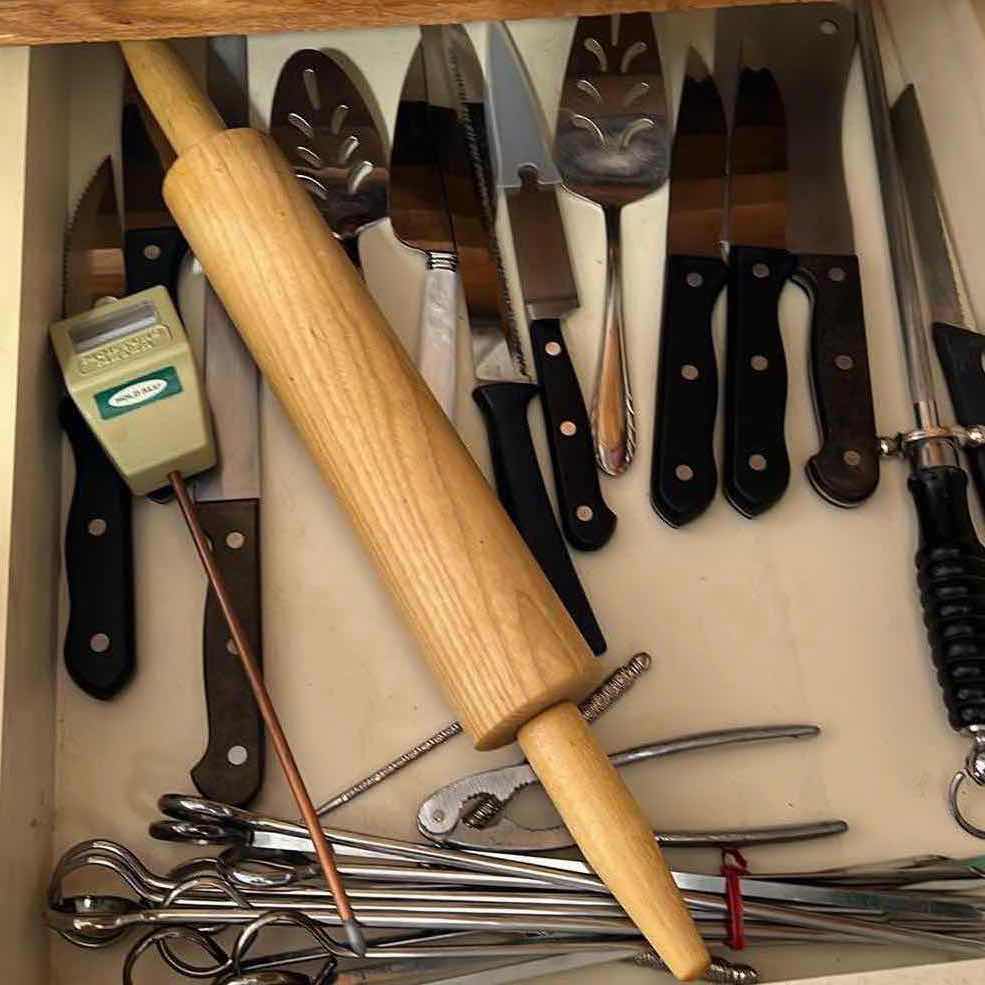 Photo 1 of CONTENTS OF KITCHEN DRAWER