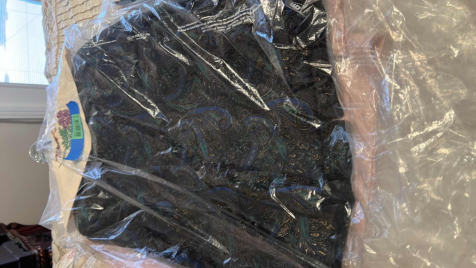 Photo 1 of WOMENS CLOTHES-PETITE WOMENS SIZES 6-8.