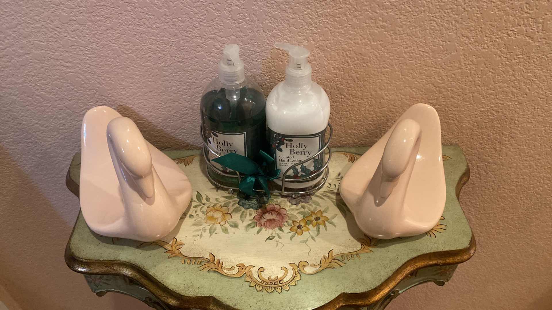 Photo 1 of 2 VINTAGE SWANS & NEW SOAP W LOTION
