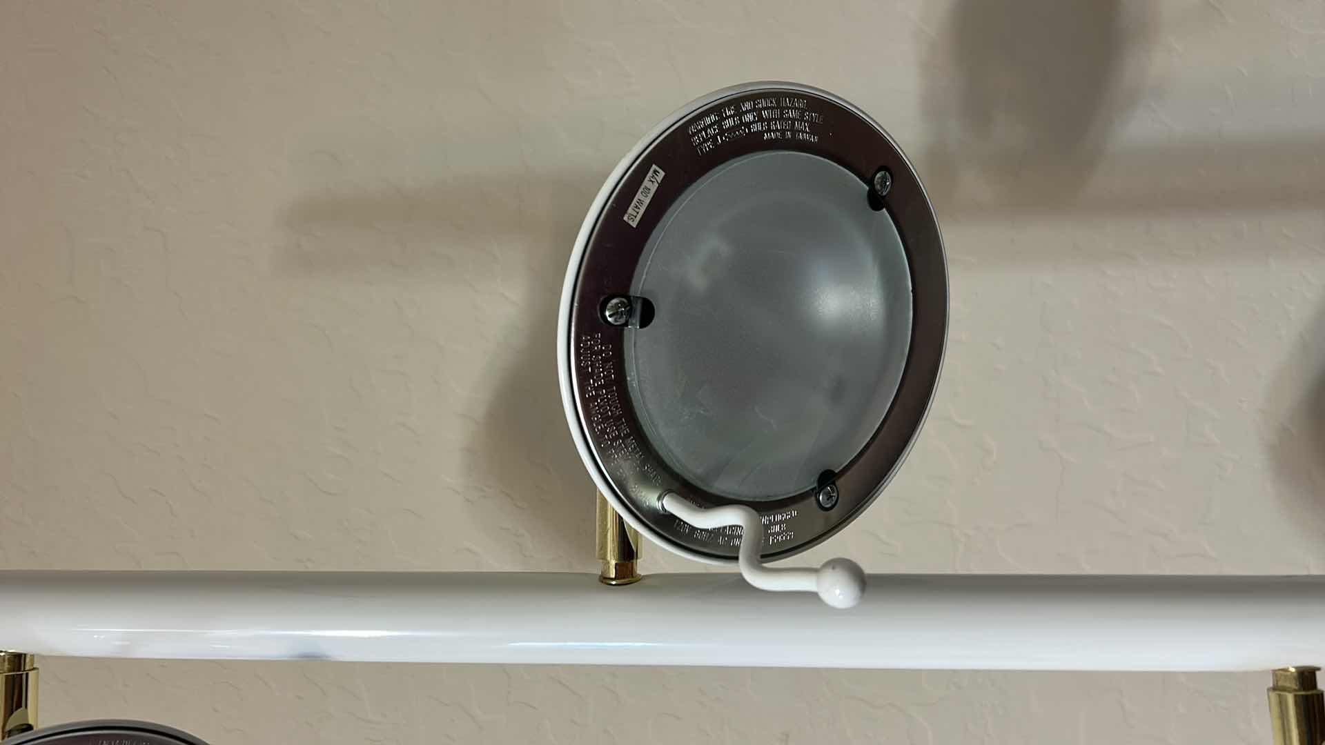 Photo 1 of 2 WHITE METAL ADJUSTABLE FLOOR LAMPS H71”