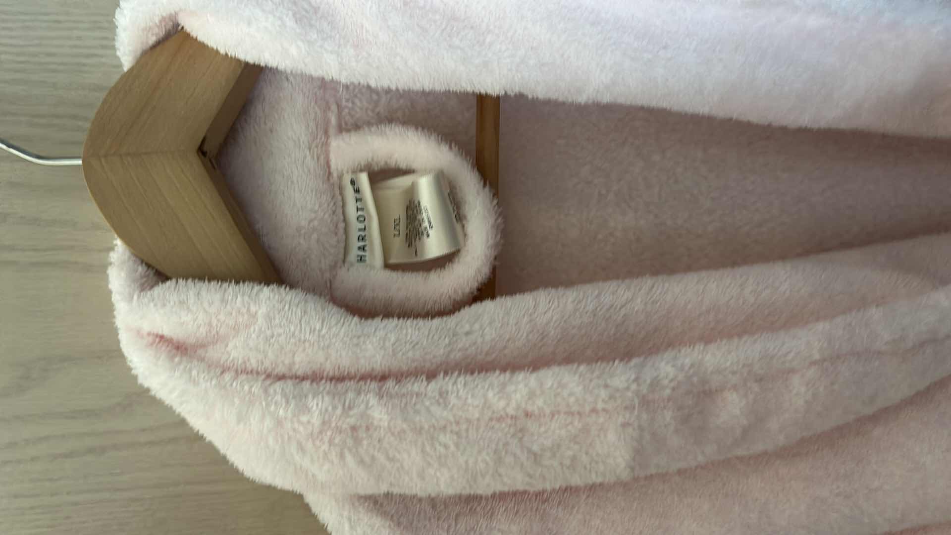 Photo 1 of 5 PC WOMENS CLOTHING SIZE
XL XXL