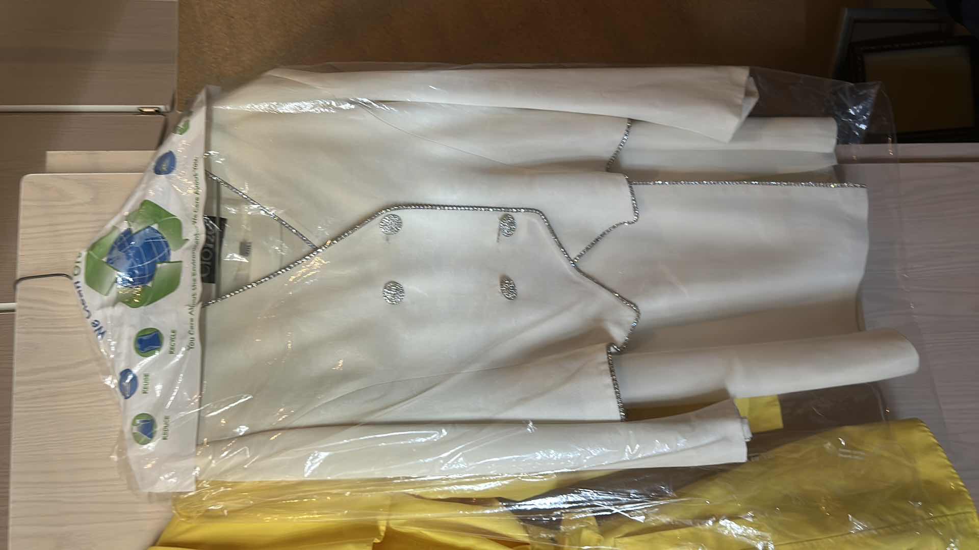 Photo 1 of 5 PC WOMENS CLOTHING SIZE
XL XXL