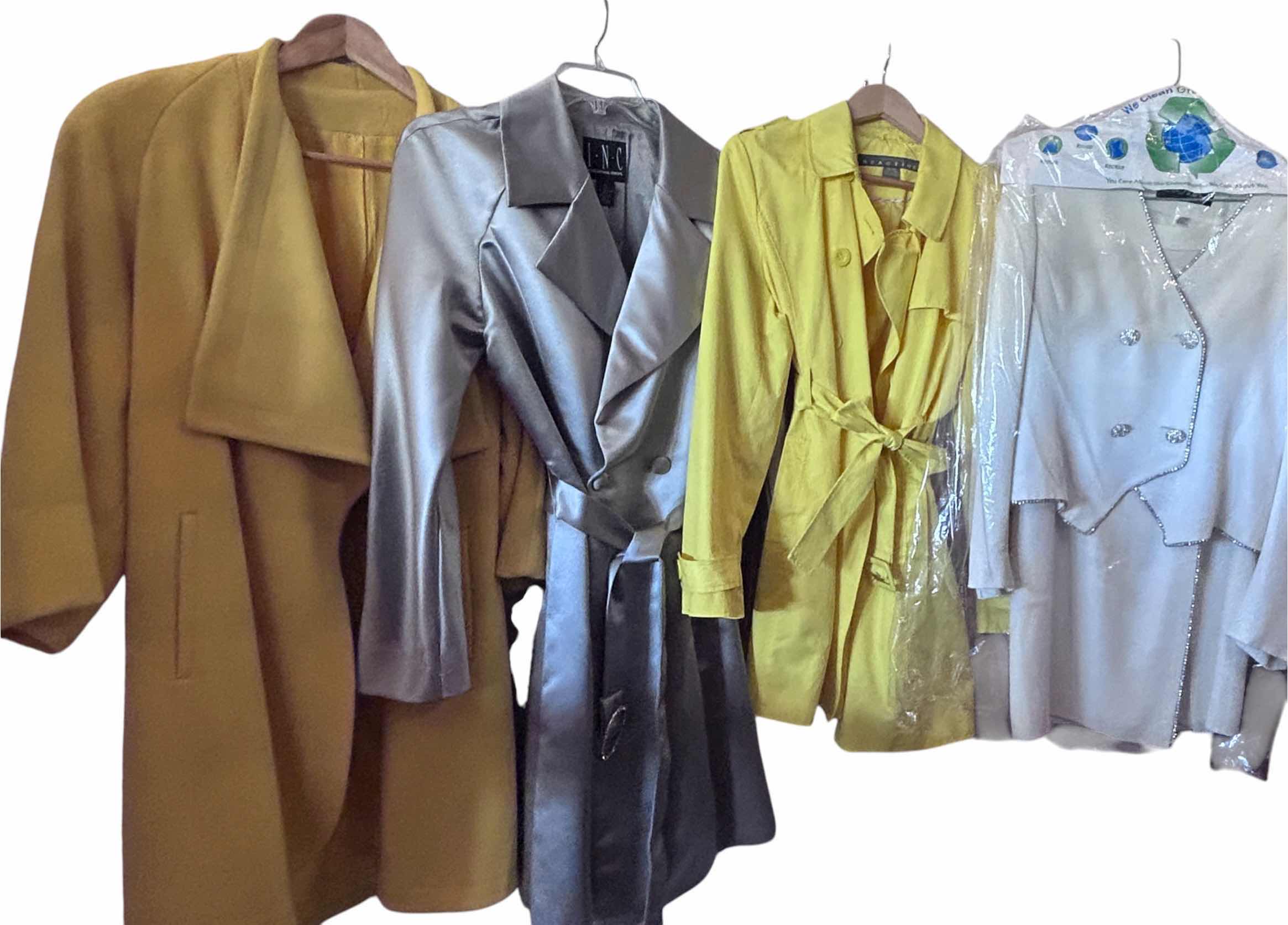 Photo 1 of 5 PC WOMENS CLOTHING SIZE
XL XXL