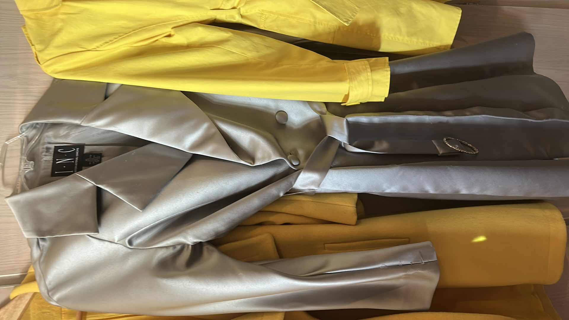 Photo 1 of 5 PC WOMENS CLOTHING SIZE
XL XXL