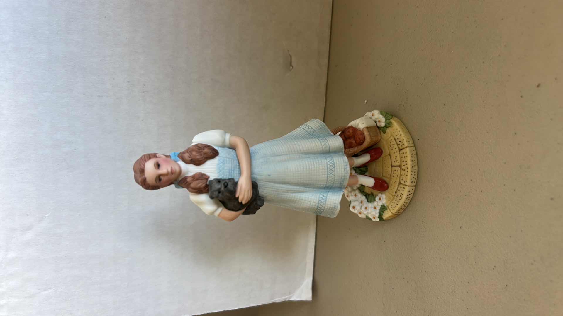 Photo 1 of AVON IMAGES OF HOLLYWOOD FIGURINES H6”