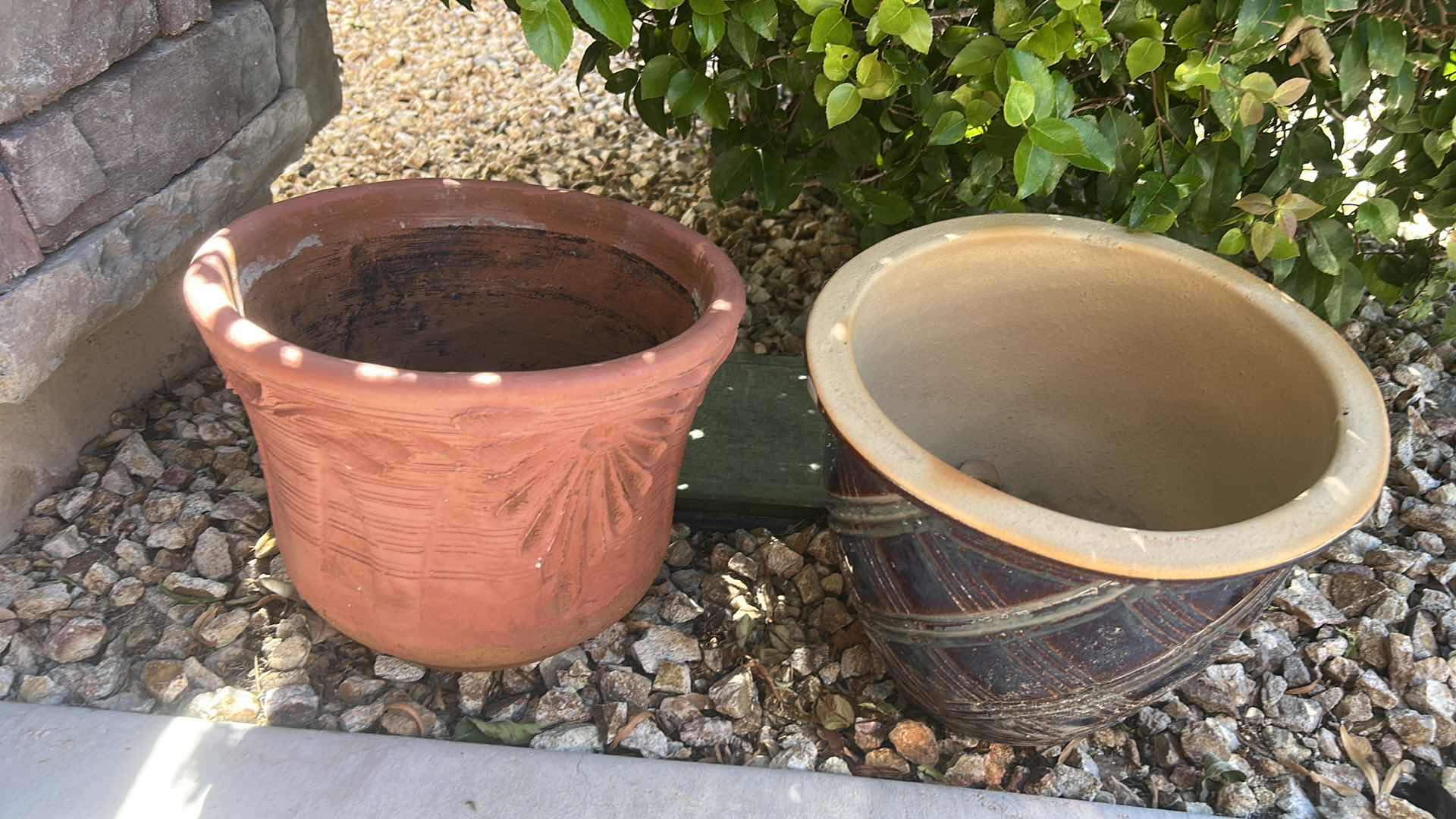 Photo 1 of 2 OUTDOOR POTTERY H10”