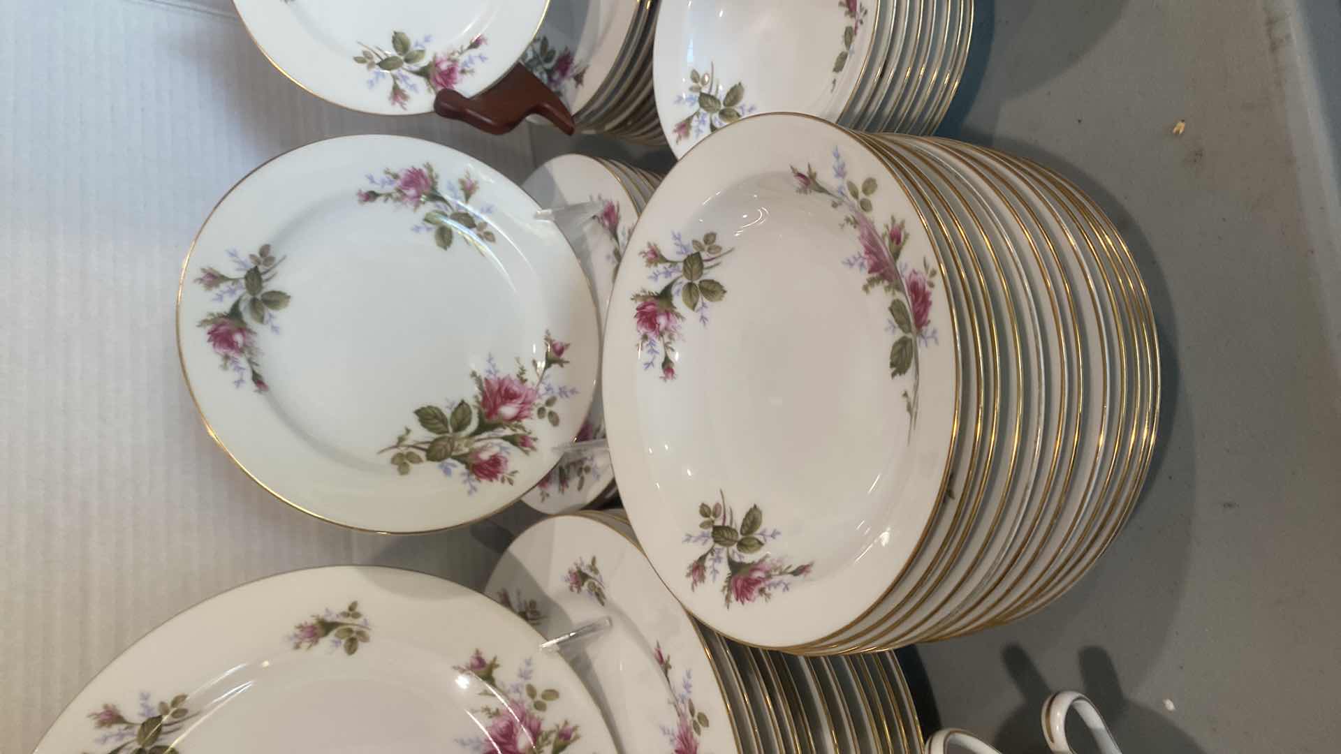 Photo 1 of 77 PIECES ALADDIN FINE CHINA “MOSS ROSE”