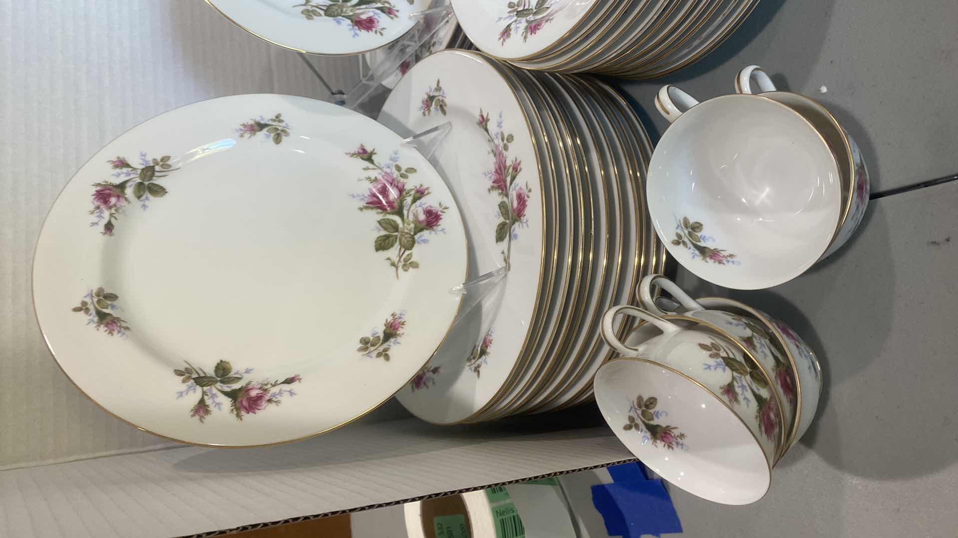 Photo 1 of 77 PIECES ALADDIN FINE CHINA “MOSS ROSE”