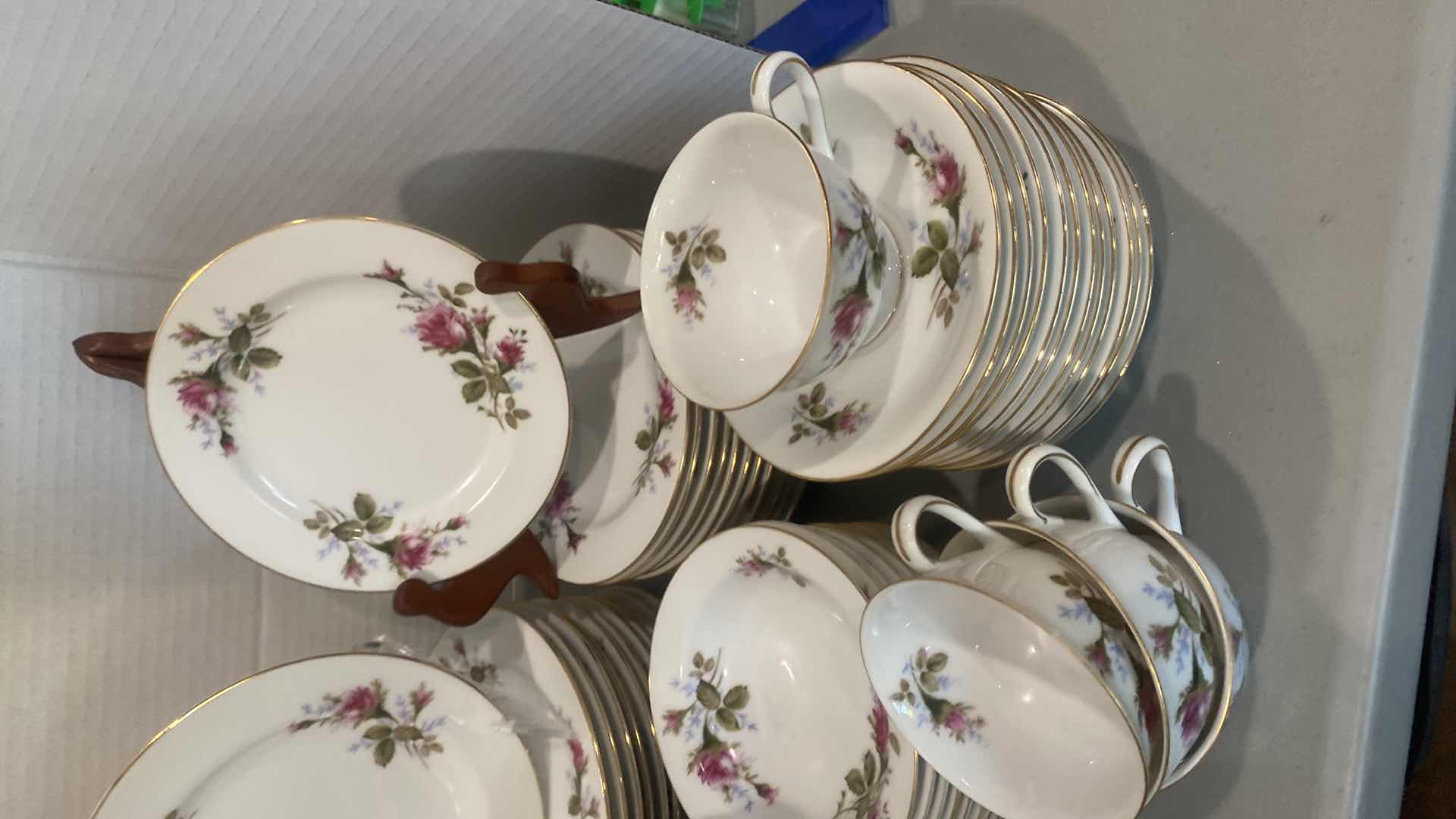 Photo 1 of 77 PIECES ALADDIN FINE CHINA “MOSS ROSE”