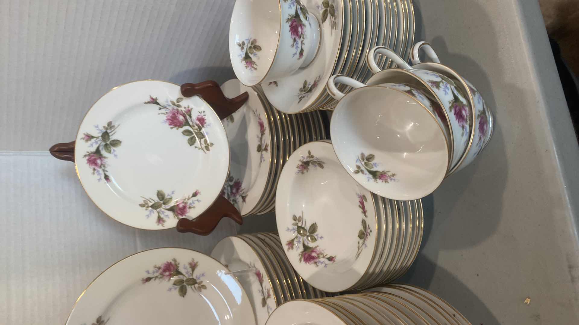 Photo 1 of 77 PIECES ALADDIN FINE CHINA “MOSS ROSE”