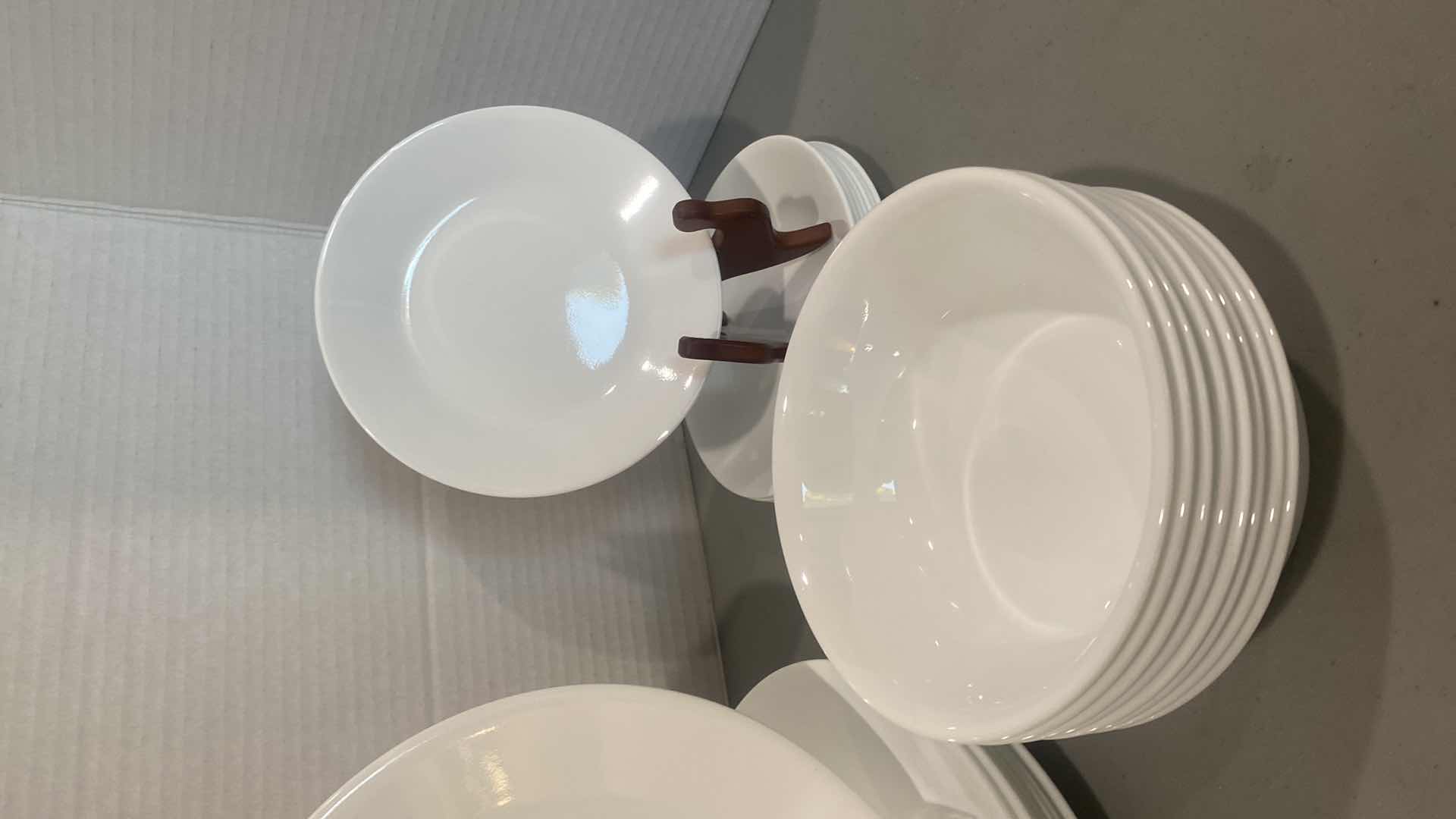 Photo 1 of 24 PIECES CORELLE DINNERWARE