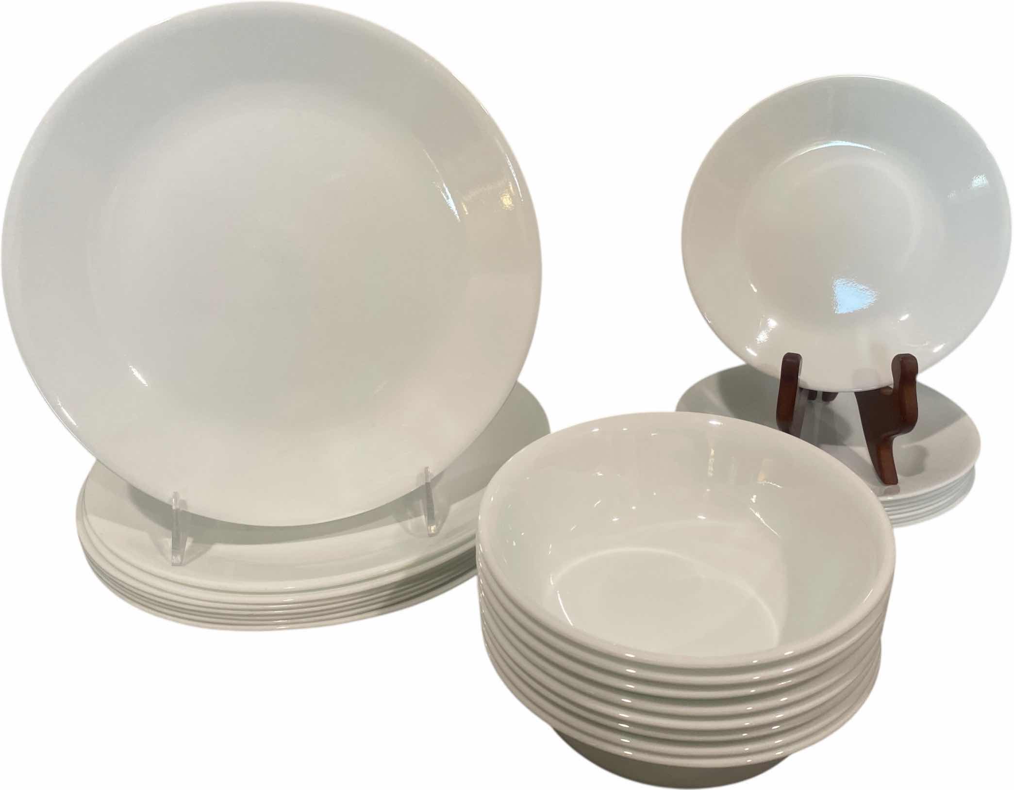Photo 1 of 24 PIECES CORELLE DINNERWARE