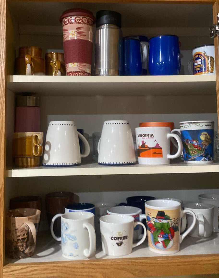 Photo 1 of CONTENTS OF CABINET - COFFEE CUPS & TRAVEL CUPS