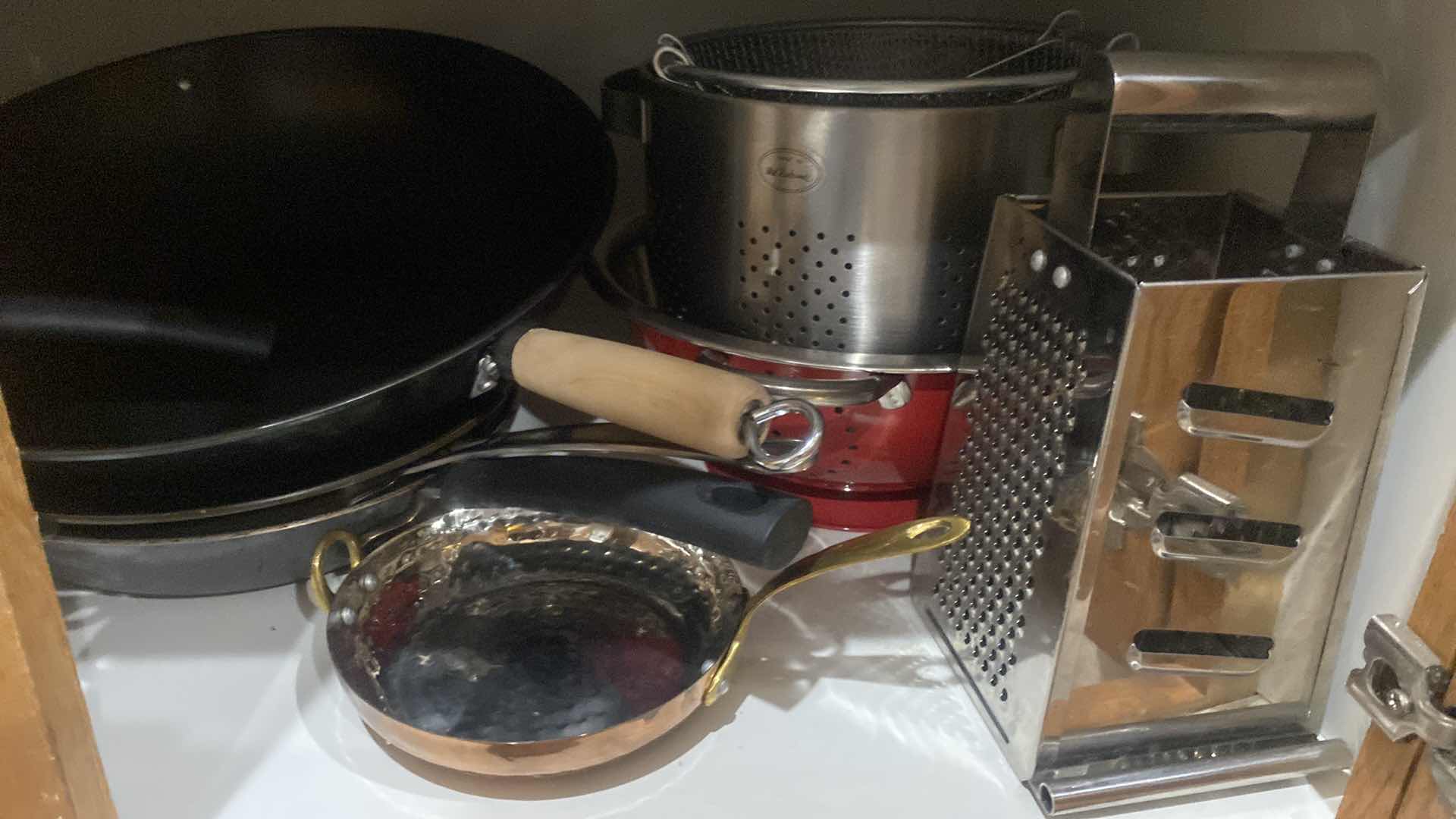 Photo 1 of CONTENTS OF CABINET - POTS & PANS