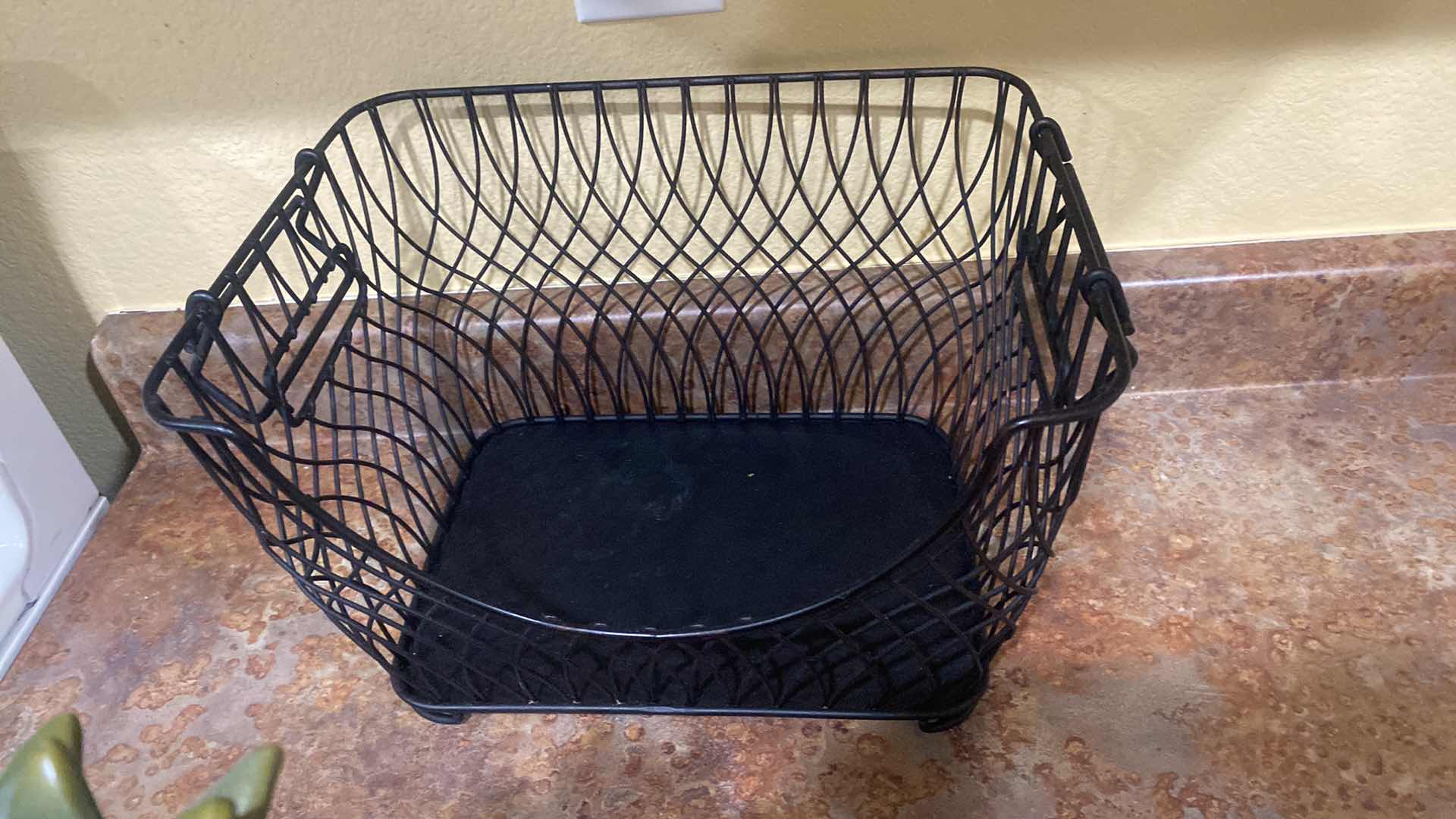 Photo 1 of 2 BASKETS & CERAMIC PINEAPPLE H13”