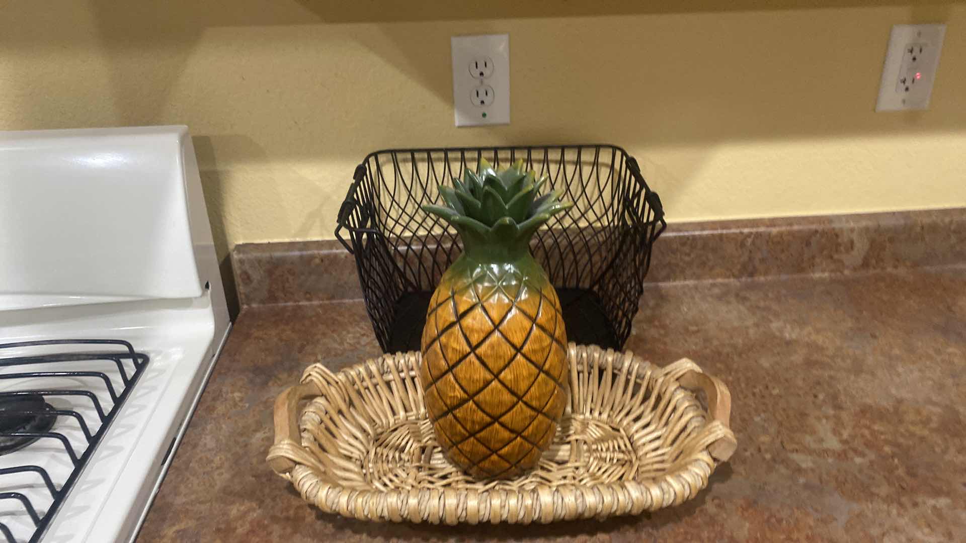 Photo 1 of 2 BASKETS & CERAMIC PINEAPPLE H13”