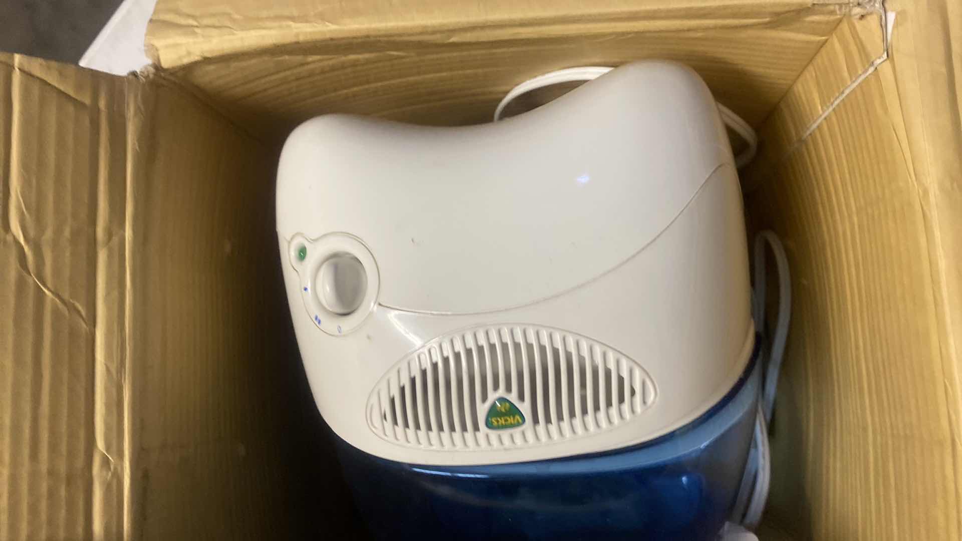 Photo 1 of VICKS HUMIDIFIER