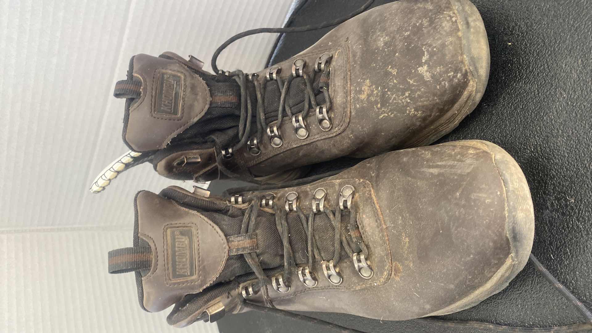 Photo 1 of MENS KHOMBU HIKING BOOTS SIZE 10