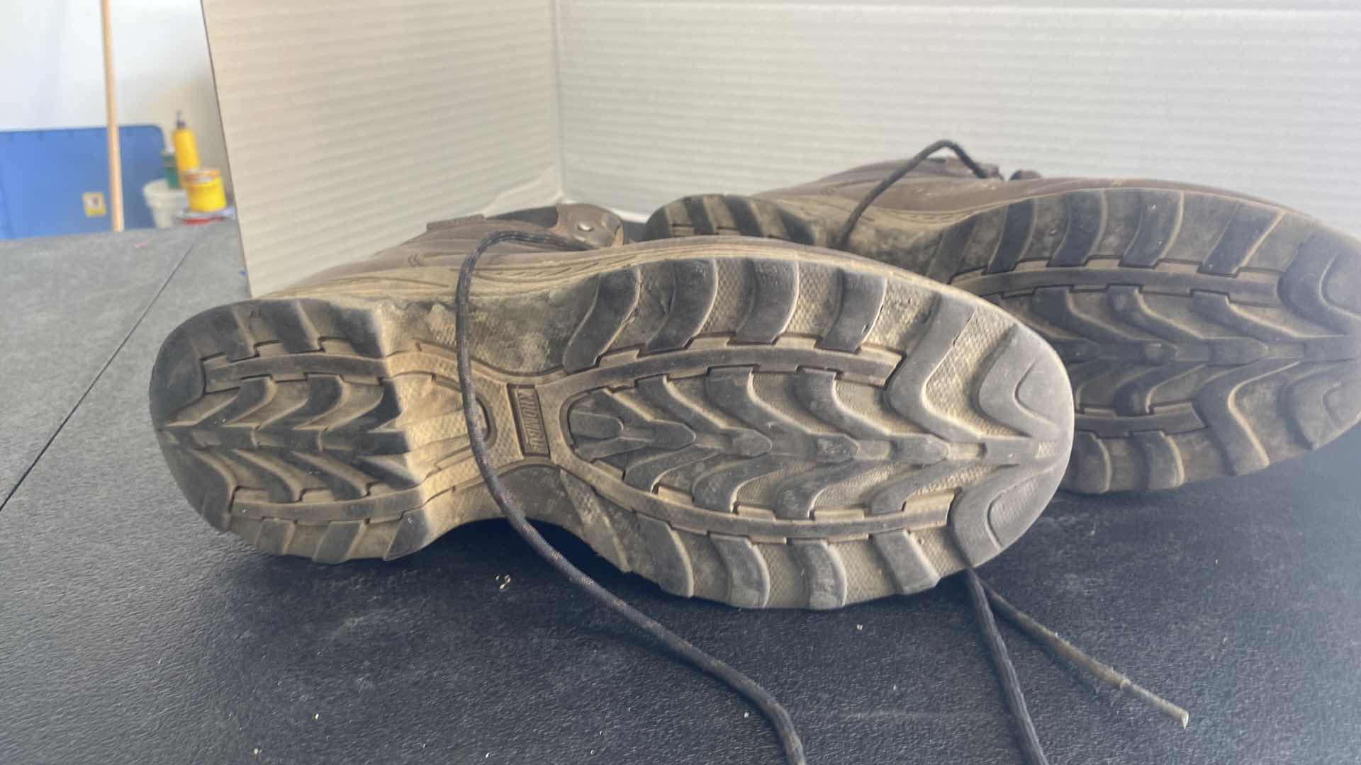 Photo 1 of MENS KHOMBU HIKING BOOTS SIZE 10