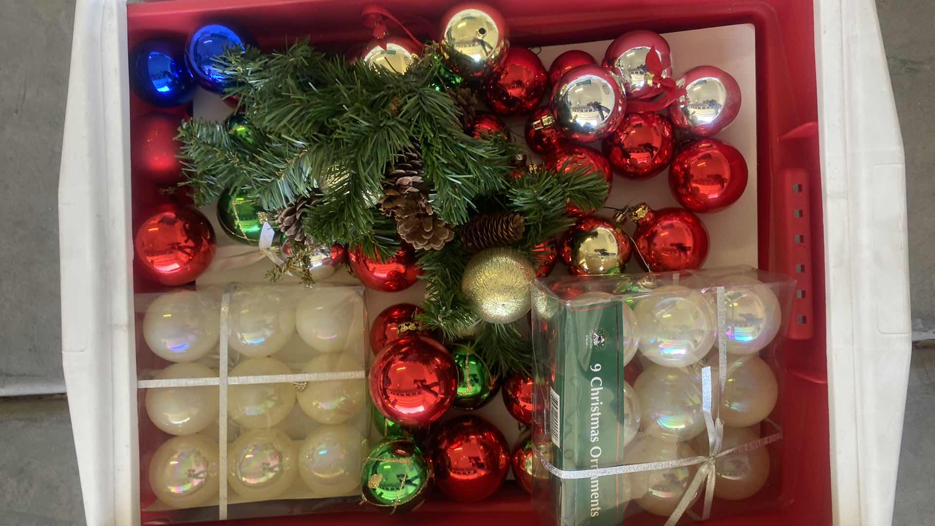 Photo 1 of 3 TOTES CHRISTMAS BALLS BEARS & ELECTRICAL