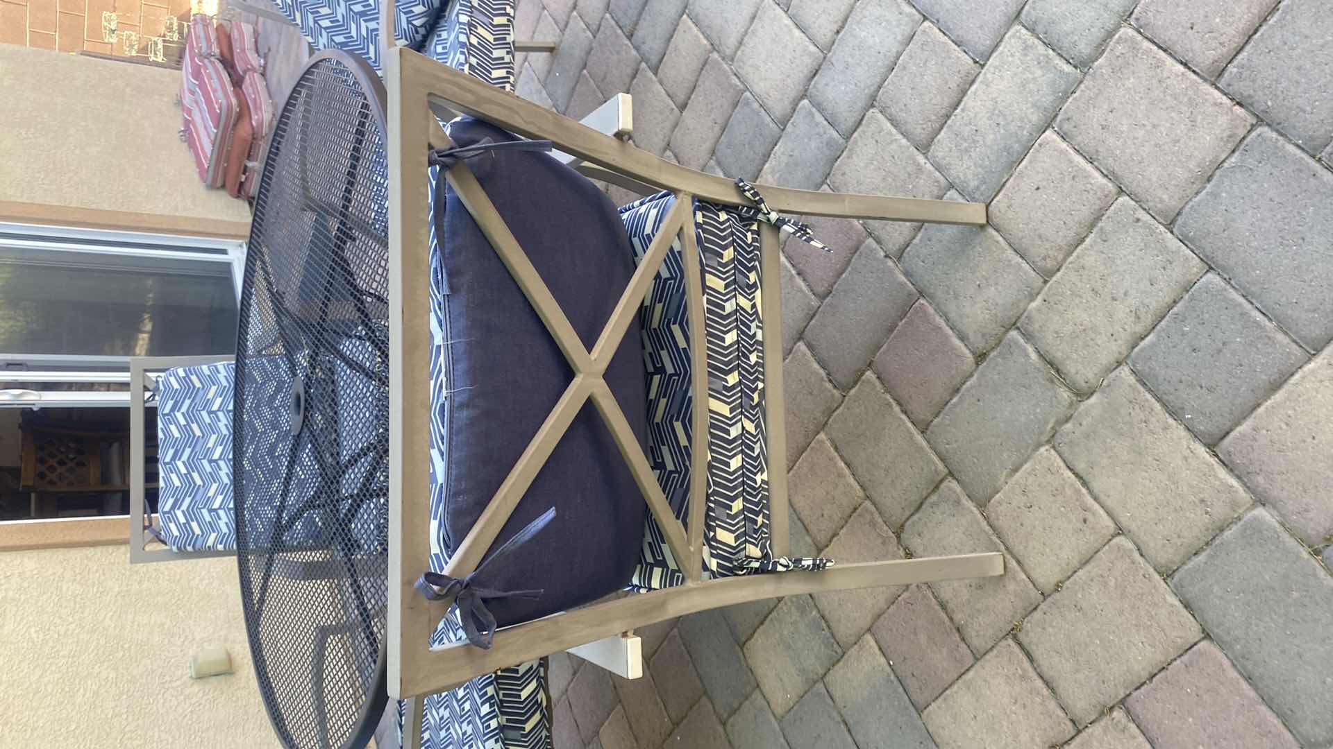 Photo 1 of 48” ROUND MESH PATIO SET WITH 4 CHAIRS H29”