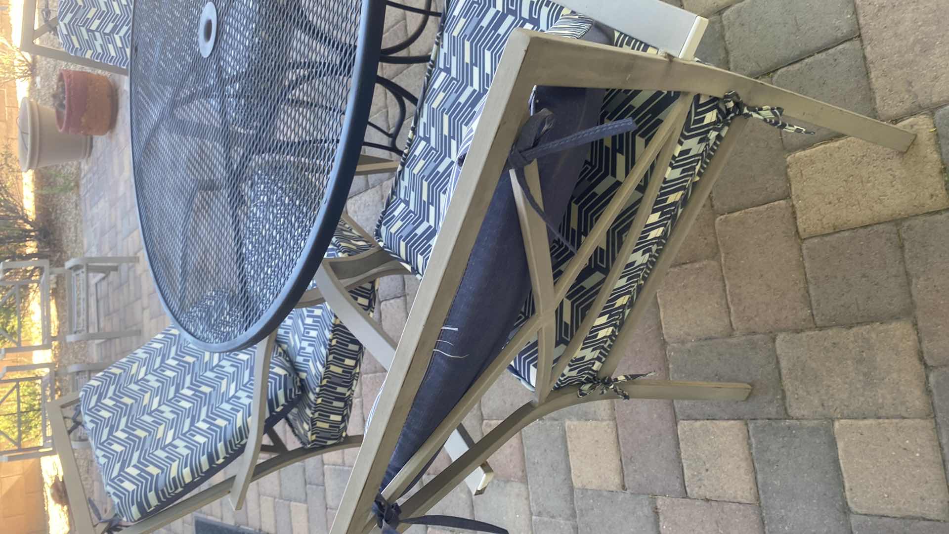 Photo 1 of 48” ROUND MESH PATIO SET WITH 4 CHAIRS H29”