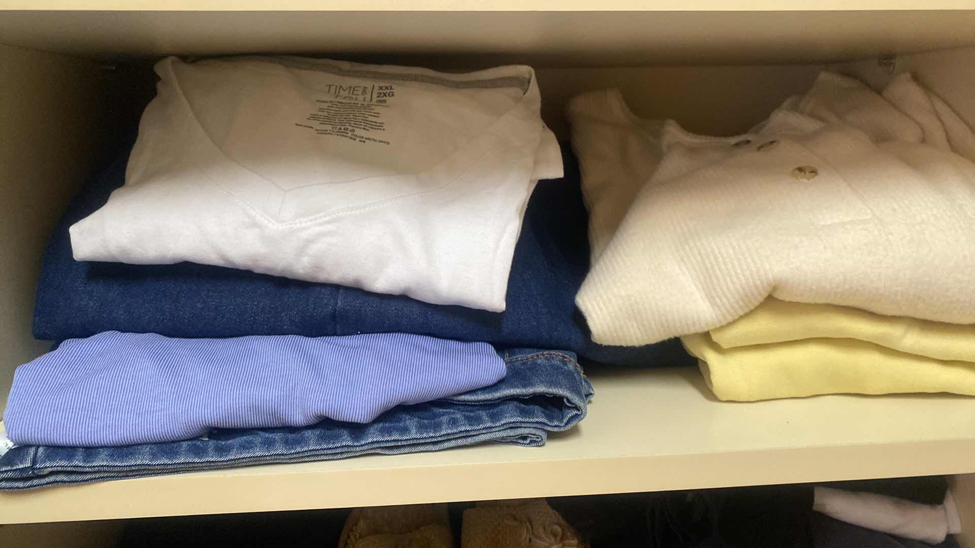 Photo 1 of 6 SHELFS MENS SIZE 2 XL & XL CLOTHING