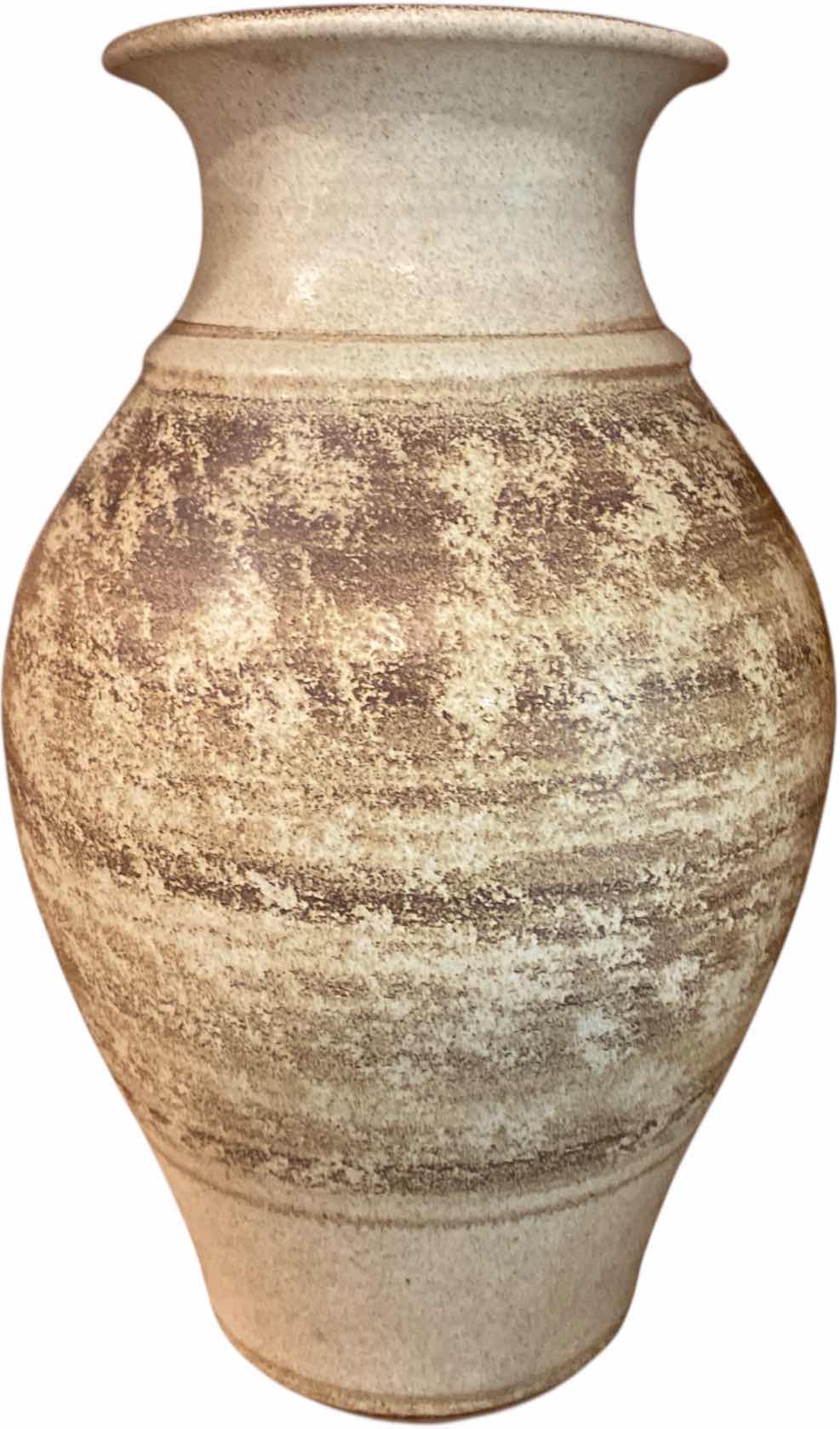 Photo 1 of 1979 POTTERY VASE SIGNED H11”