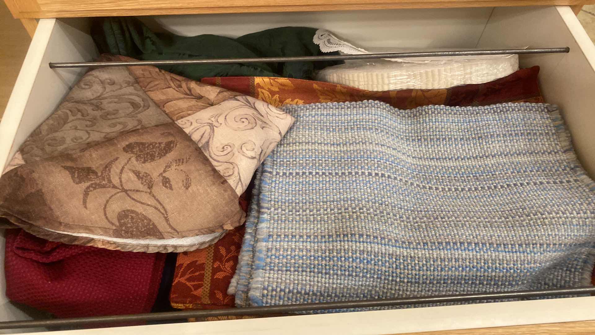 Photo 1 of CONTENTS 2 DRAWERS - LINENS & PLACEMATS