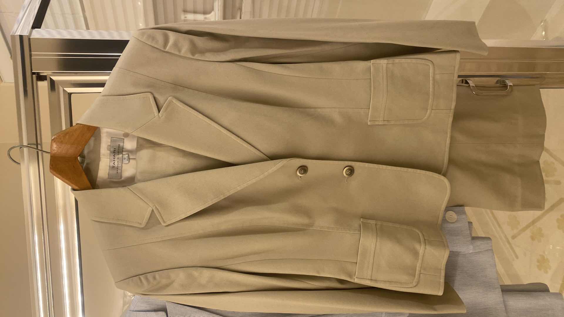 Photo 1 of 2- WOMENS SIZE 12 SUITS  JONES NEW YORK & TAHARI