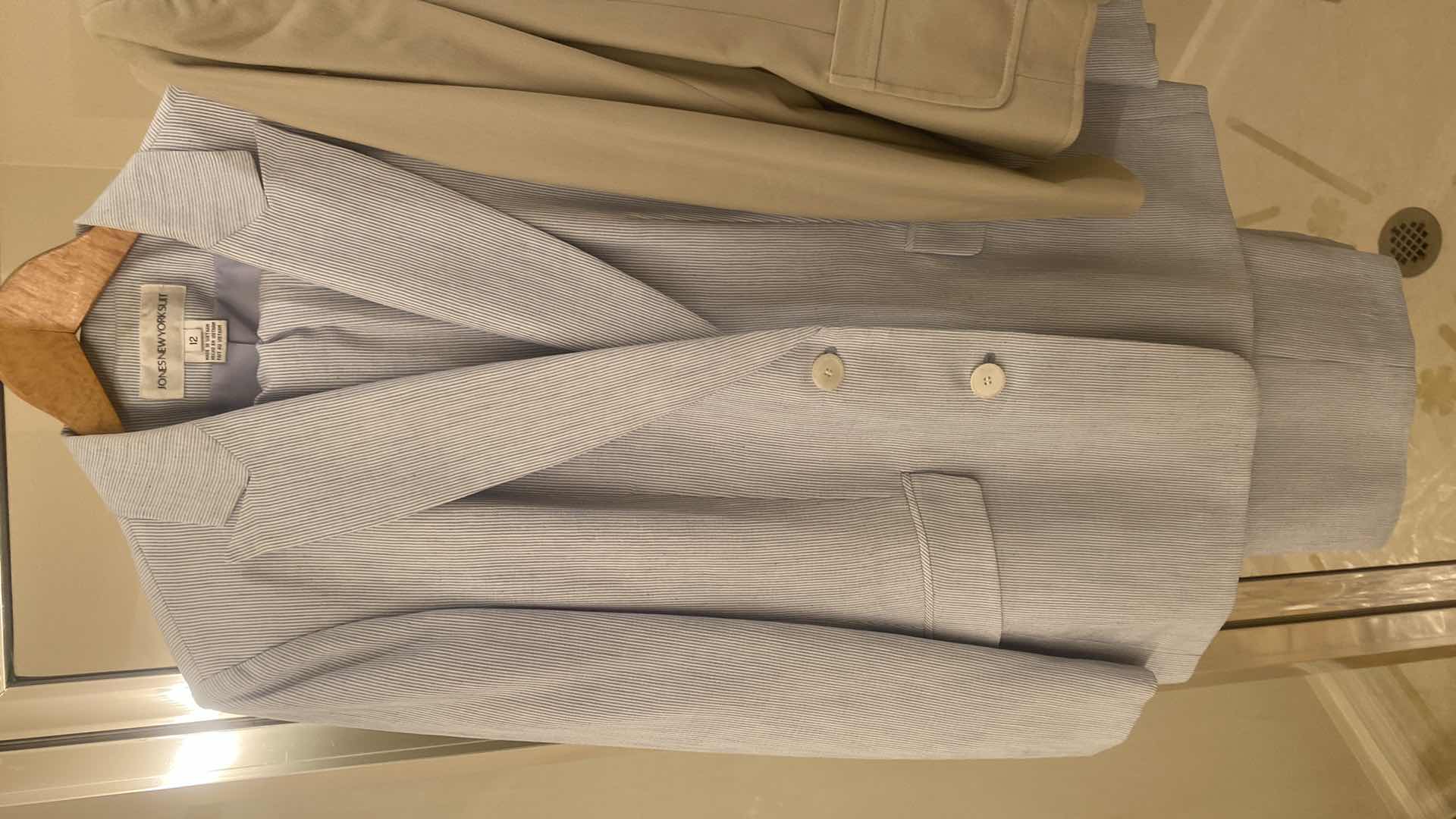 Photo 1 of 2- WOMENS SIZE 12 SUITS  JONES NEW YORK & TAHARI