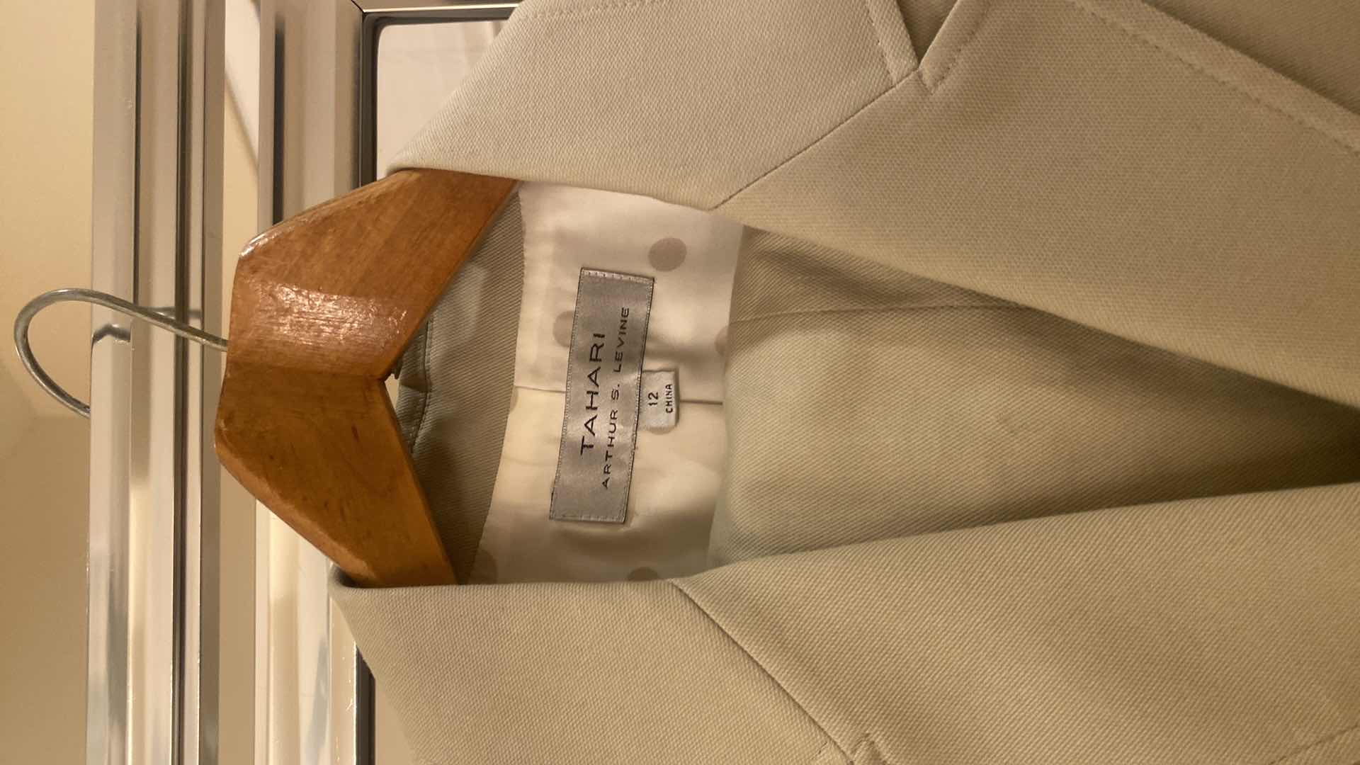 Photo 1 of 2- WOMENS SIZE 12 SUITS  JONES NEW YORK & TAHARI