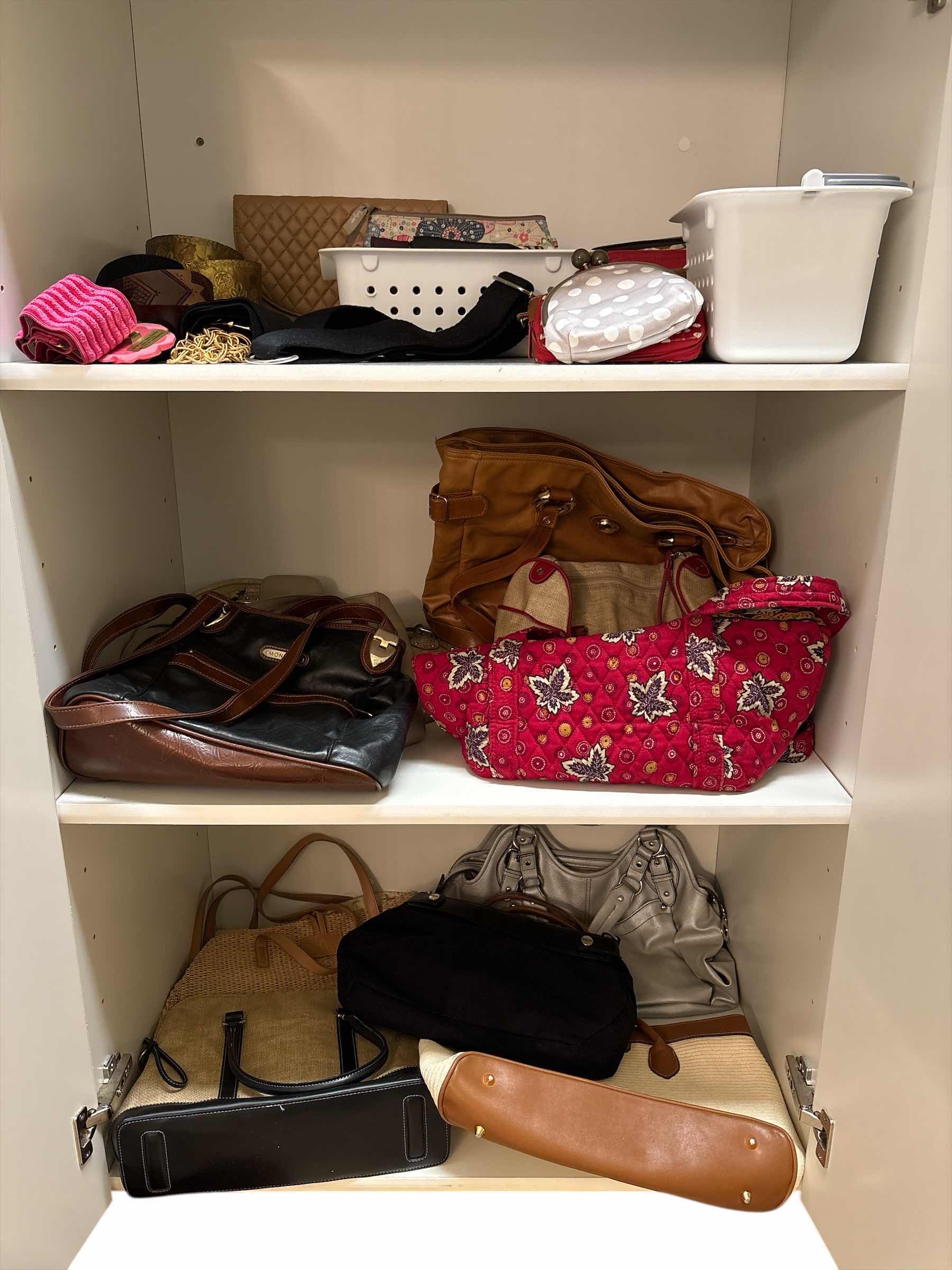 Photo 1 of (11)PCS WOMENS HANDBAGS