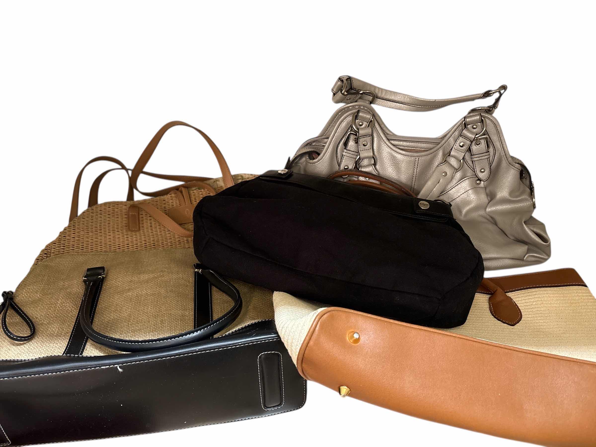 Photo 1 of (11)PCS WOMENS HANDBAGS