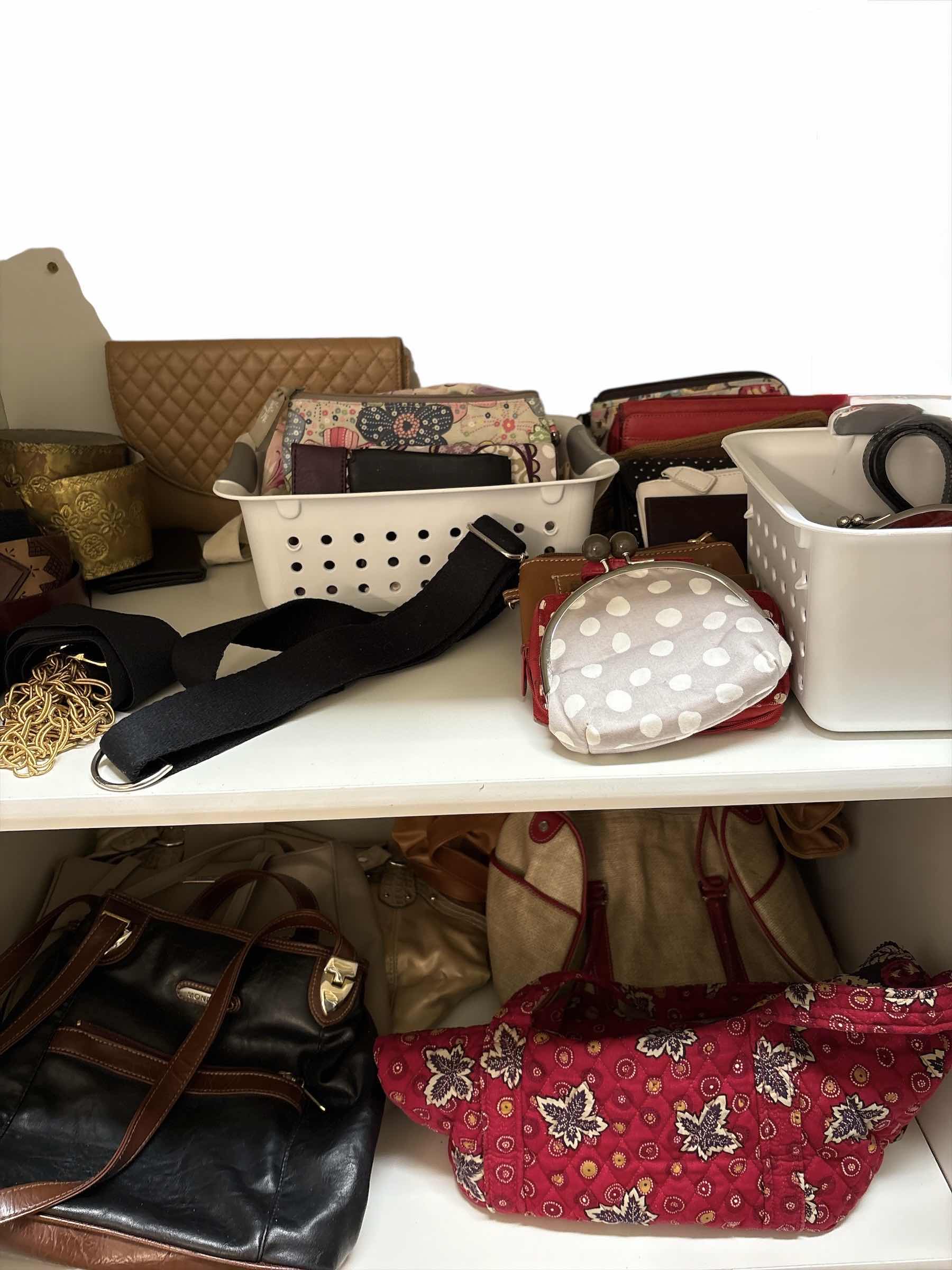 Photo 1 of (11)PCS WOMENS HANDBAGS