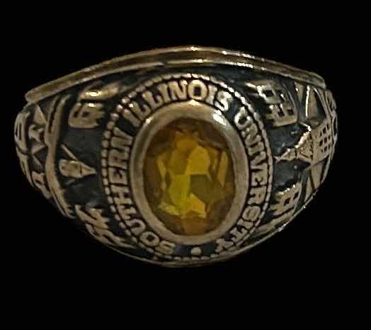 Photo 1 of 10K GOLD CLASS RING - SOUTHERN ILLINOIS UNIVERSITY 1975 (ESTIMATED SIZE 7.5)