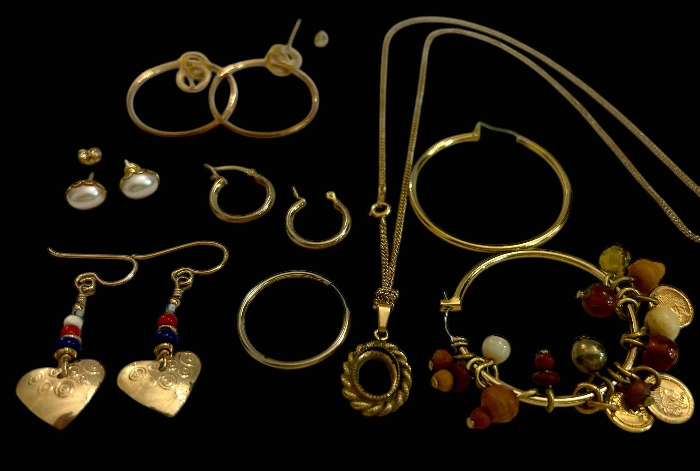 Photo 1 of 14K GOLD JEWELRY BROKEN OR MISSING PIECES ( NECKLACE AND PENDANT STAMPED 14K, ALL OTHERS MAGNET TESTED)