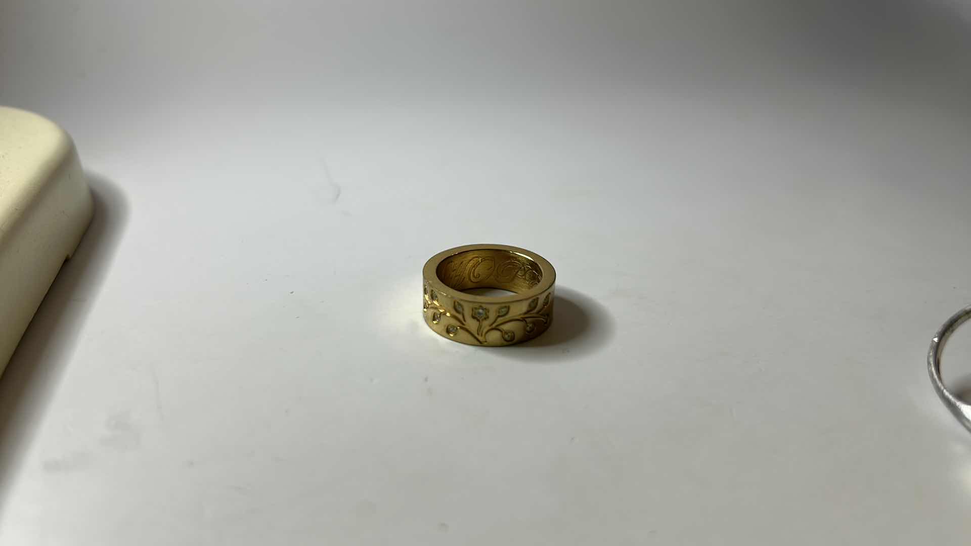 Photo 1 of 3 STERLING SILVER WOMENS RINGS ESTIMATED SIZE 7.5